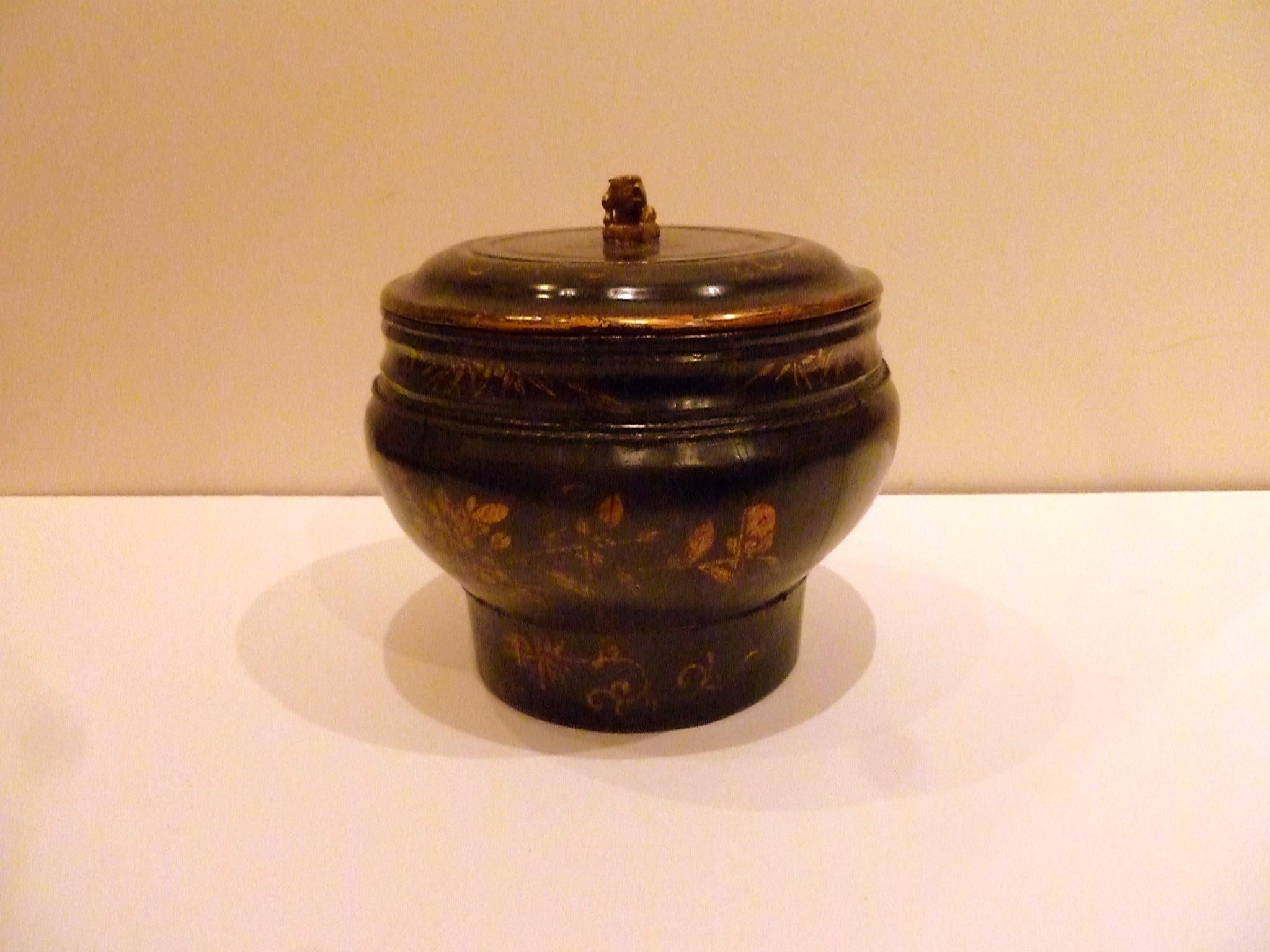 Chinese Asian Lacquer Dessert Wooden Container with Cover For Sale