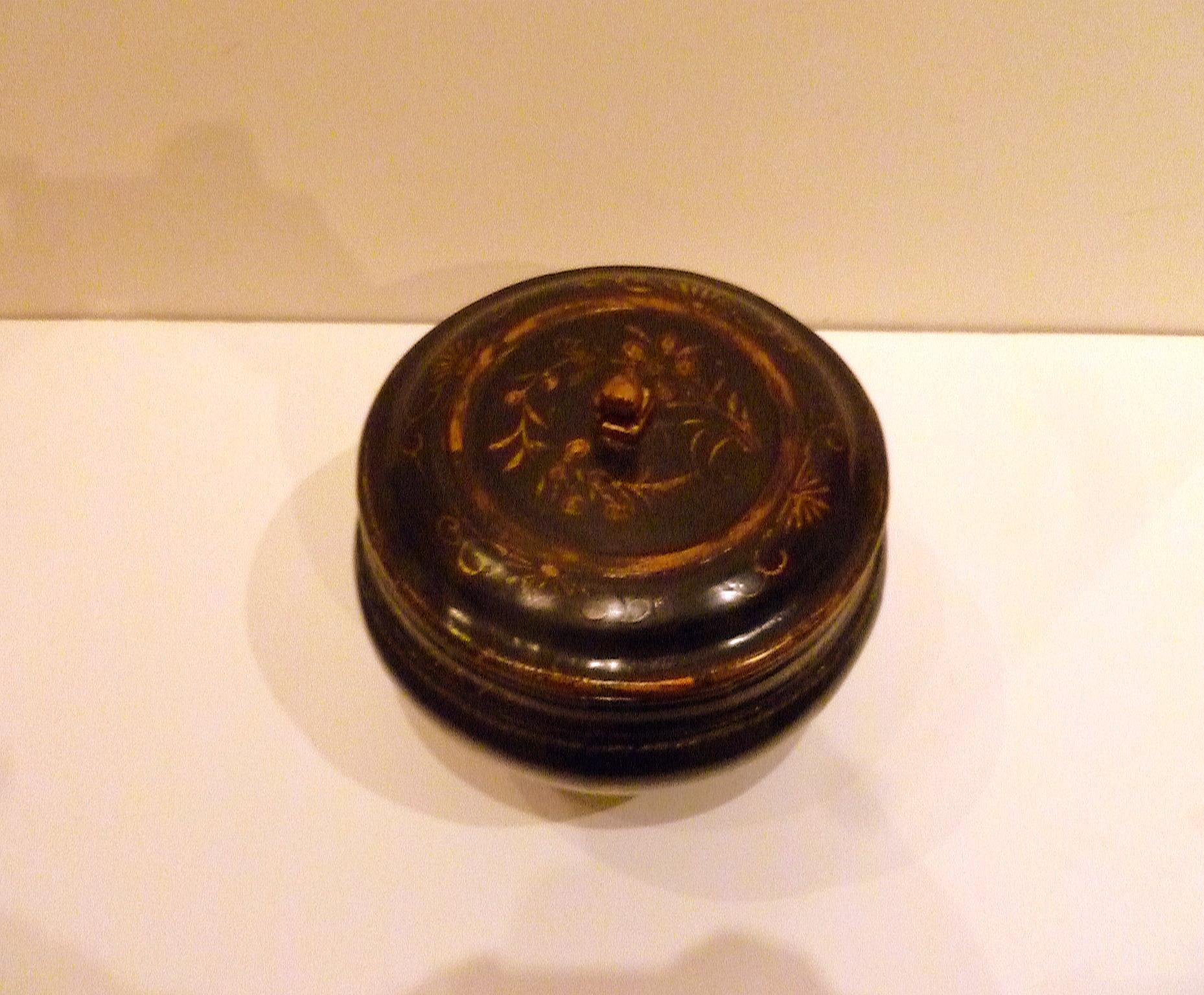20th Century Asian Lacquer Dessert Wooden Container with Cover For Sale