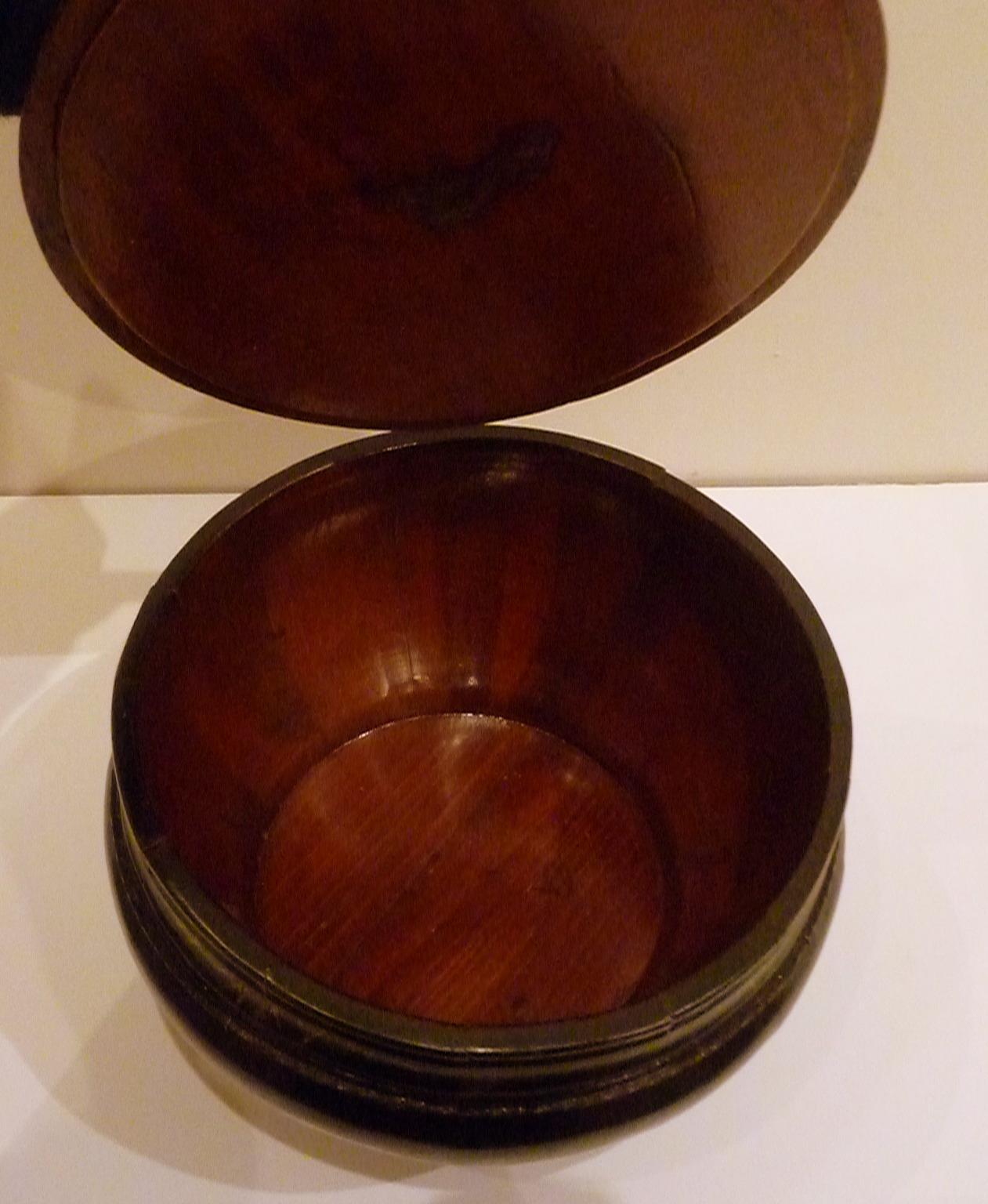 Asian Lacquer Dessert Wooden Container with Cover For Sale 2