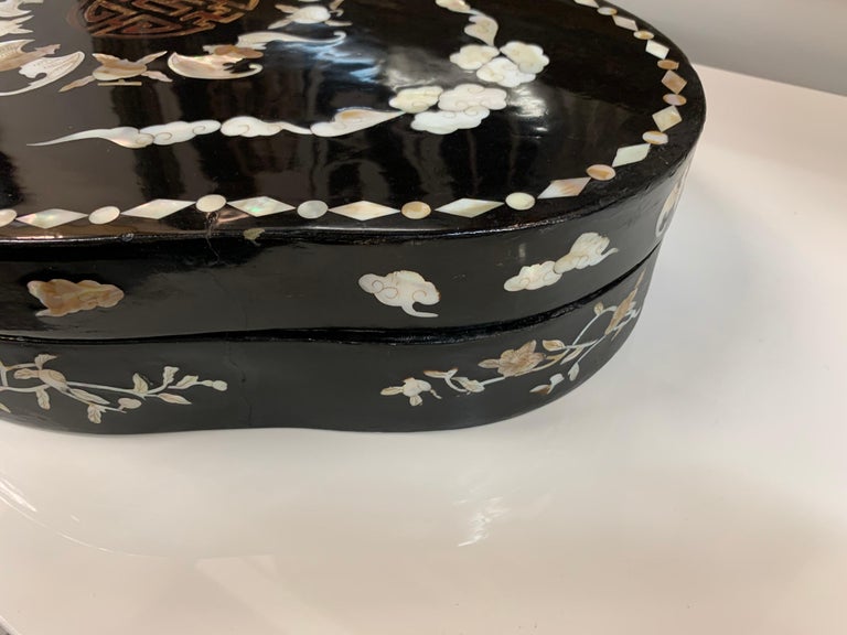 Asian Lacquered Mother of Pearl Biomorphic Jewelry Box For Sale at 1stDibs