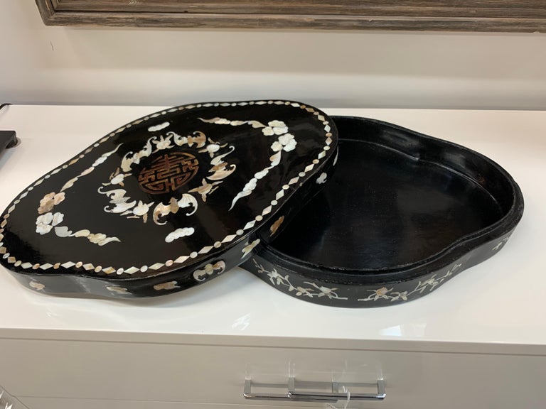 Asian Lacquered Mother of Pearl Biomorphic Jewelry Box For Sale at 1stDibs