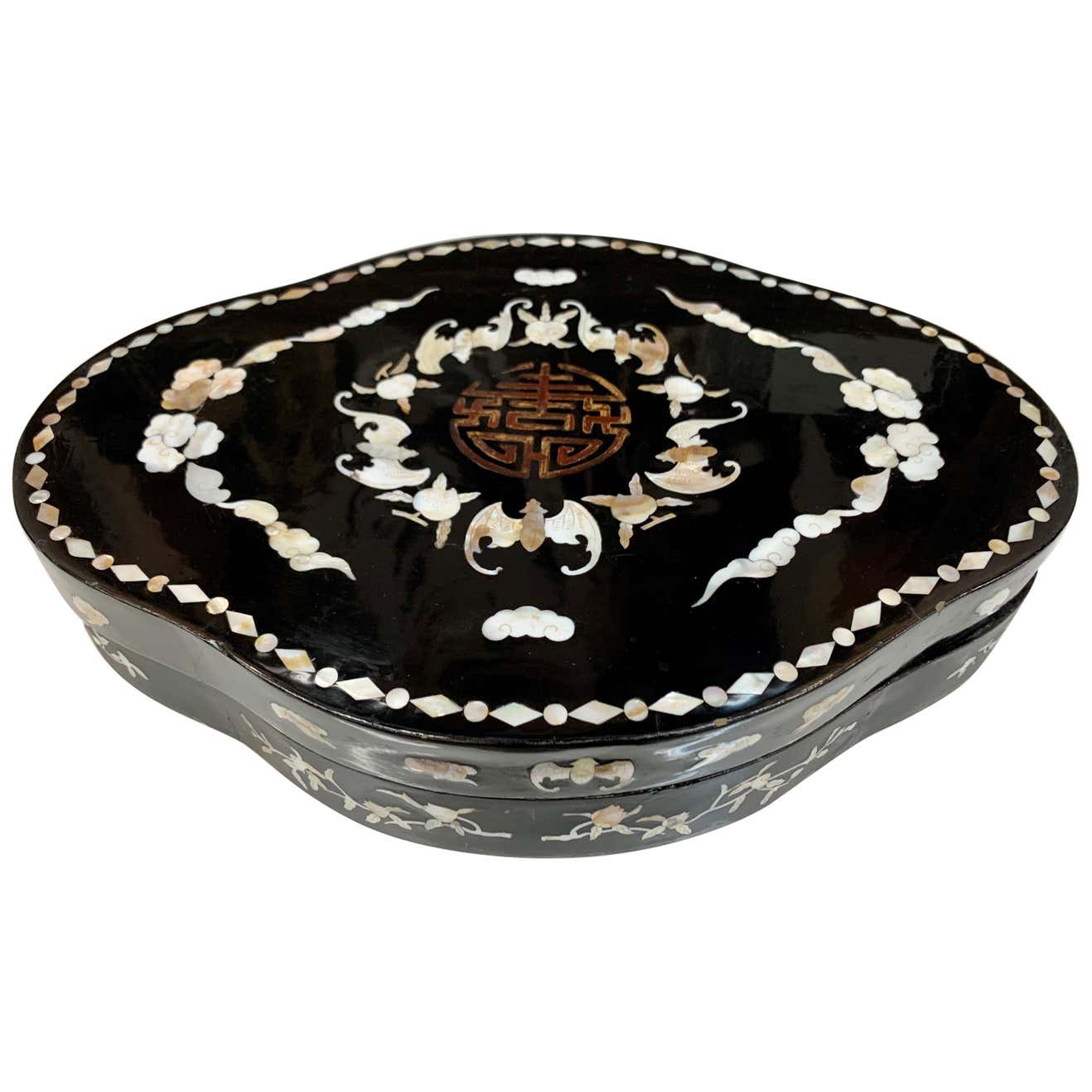 Asian Lacquered Mother of Pearl Biomorphic Jewelry Box For Sale at 1stDibs