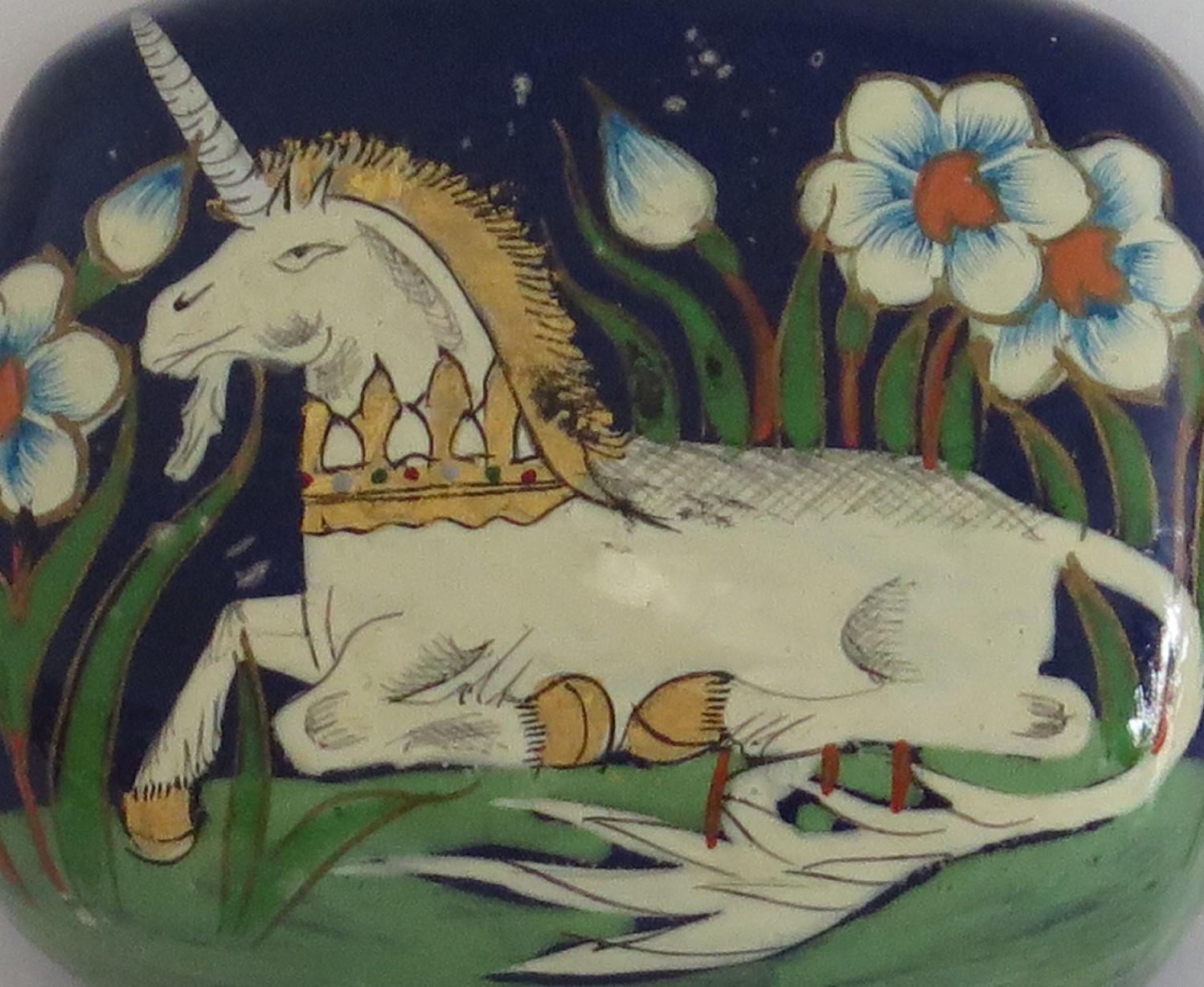 Asian Laquered Box with Lid Hand Painted Unicorn, Mid 20th Century In Good Condition For Sale In Lincoln, Lincolnshire