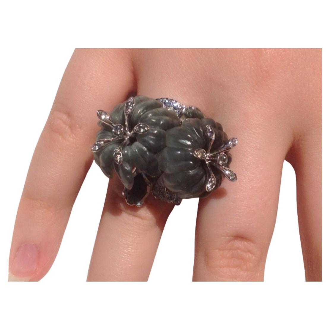 Asiatischer Lilienring 18K Weißgold mit Katzenaugenblüten und 3ct Saphiren (Künstler*in) im Angebot