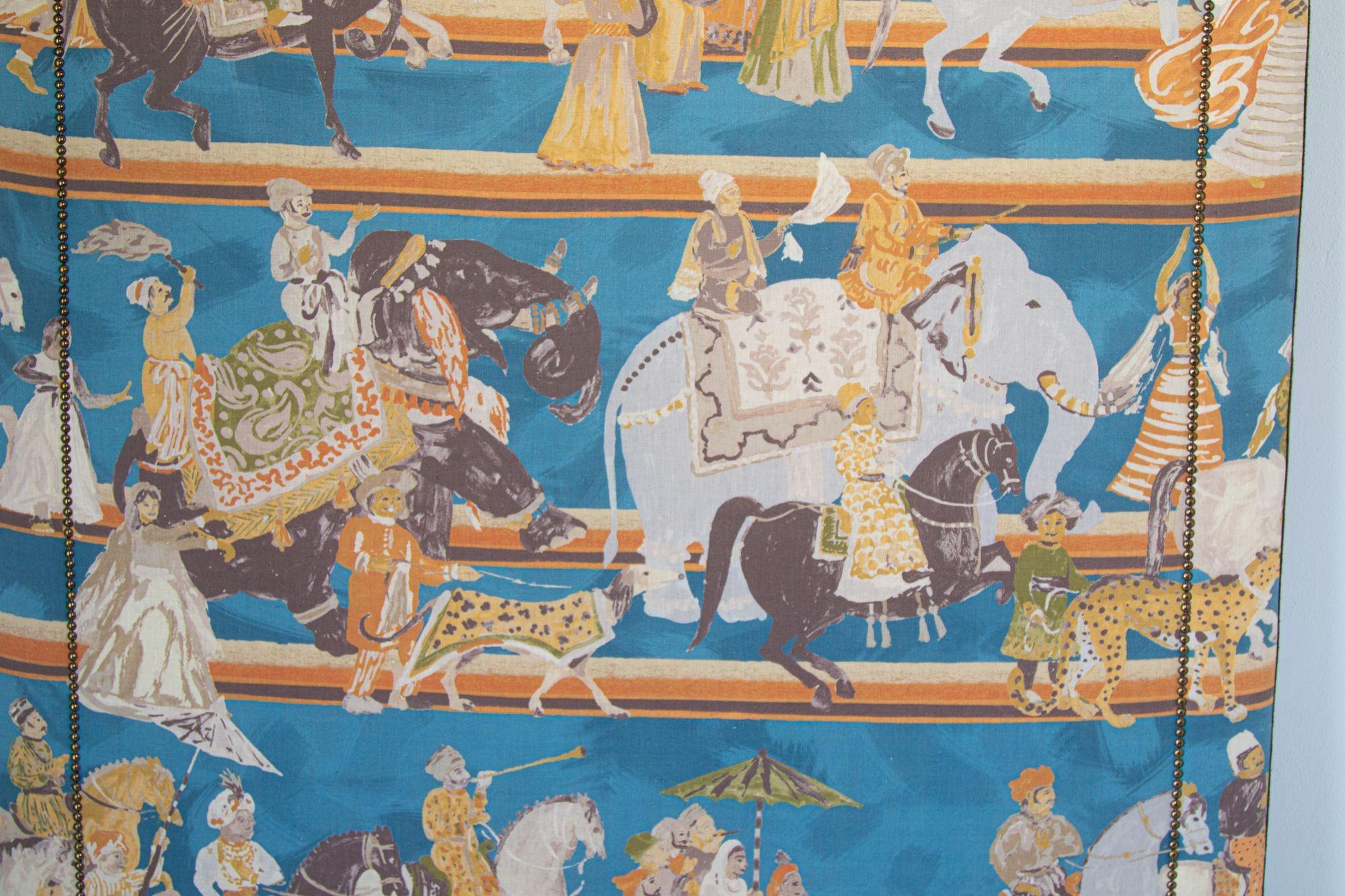 Fait main Tête de lit de luxe asiatique tapissée avec scène moghole de Maharajah sur éléphants, Inde en vente
