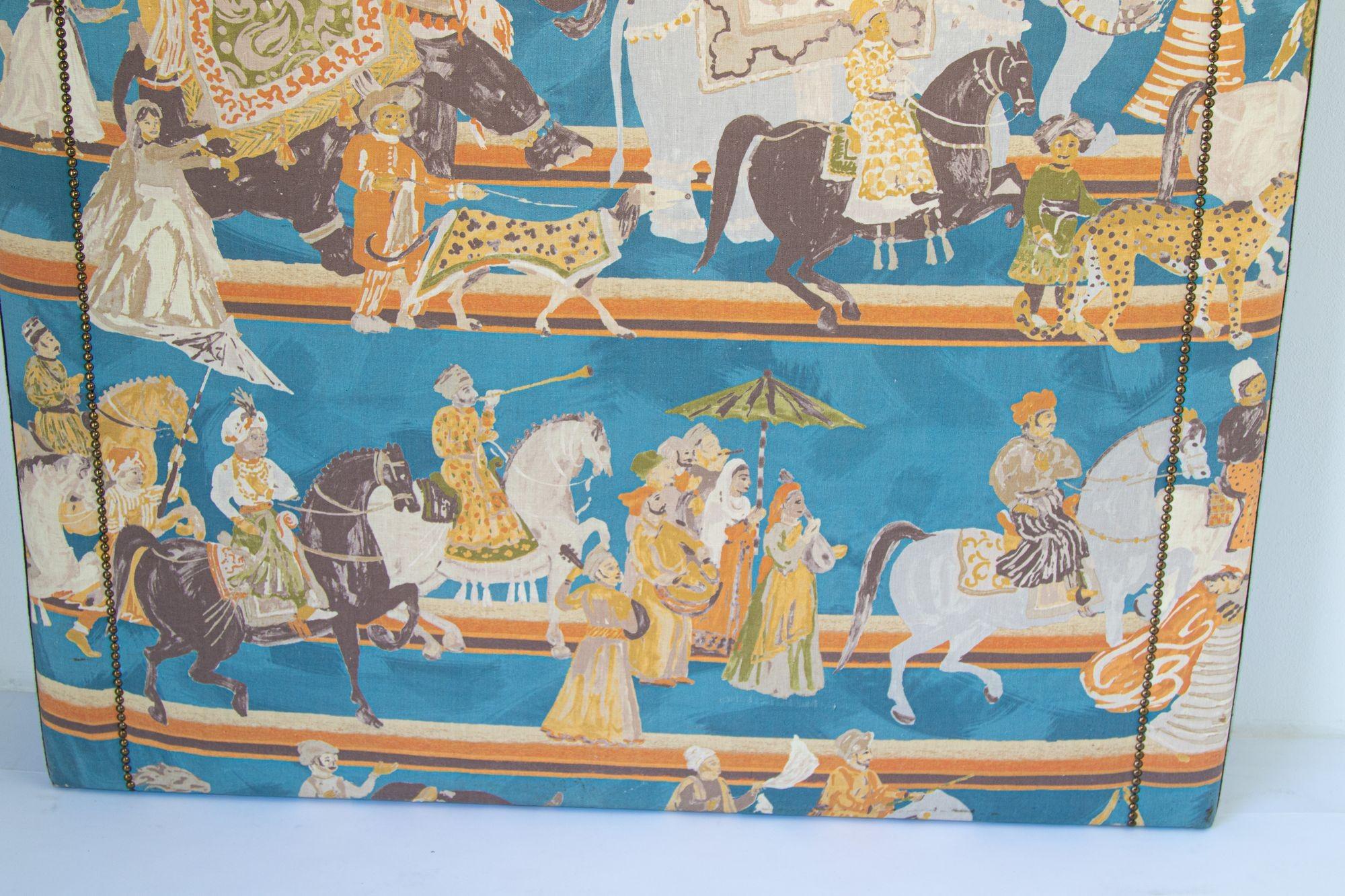 Tête de lit de luxe asiatique tapissée avec scène moghole de Maharajah sur éléphants, Inde Bon état - En vente à North Hollywood, CA