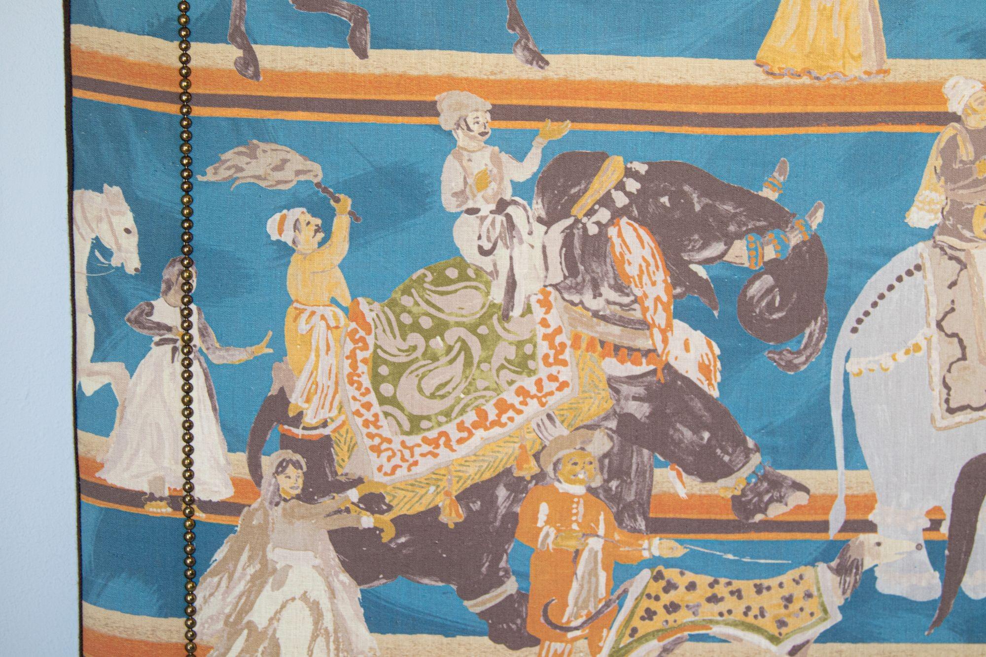 XXIe siècle et contemporain Tête de lit de luxe asiatique tapissée avec scène moghole de Maharajah sur éléphants, Inde en vente