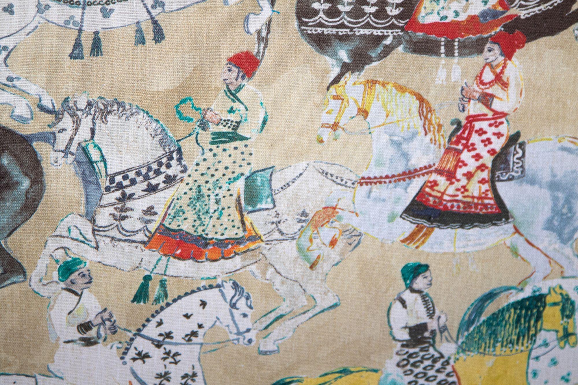 Tte de lit de luxe asiatique tapisse avec scne moghole Maharajahs sur cheval Inde en vente 2