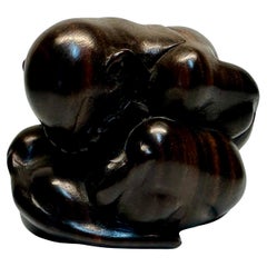 Sculpture asiatique MCM "Bouddha pleureur" en bois zébré massif, sculptée à la main