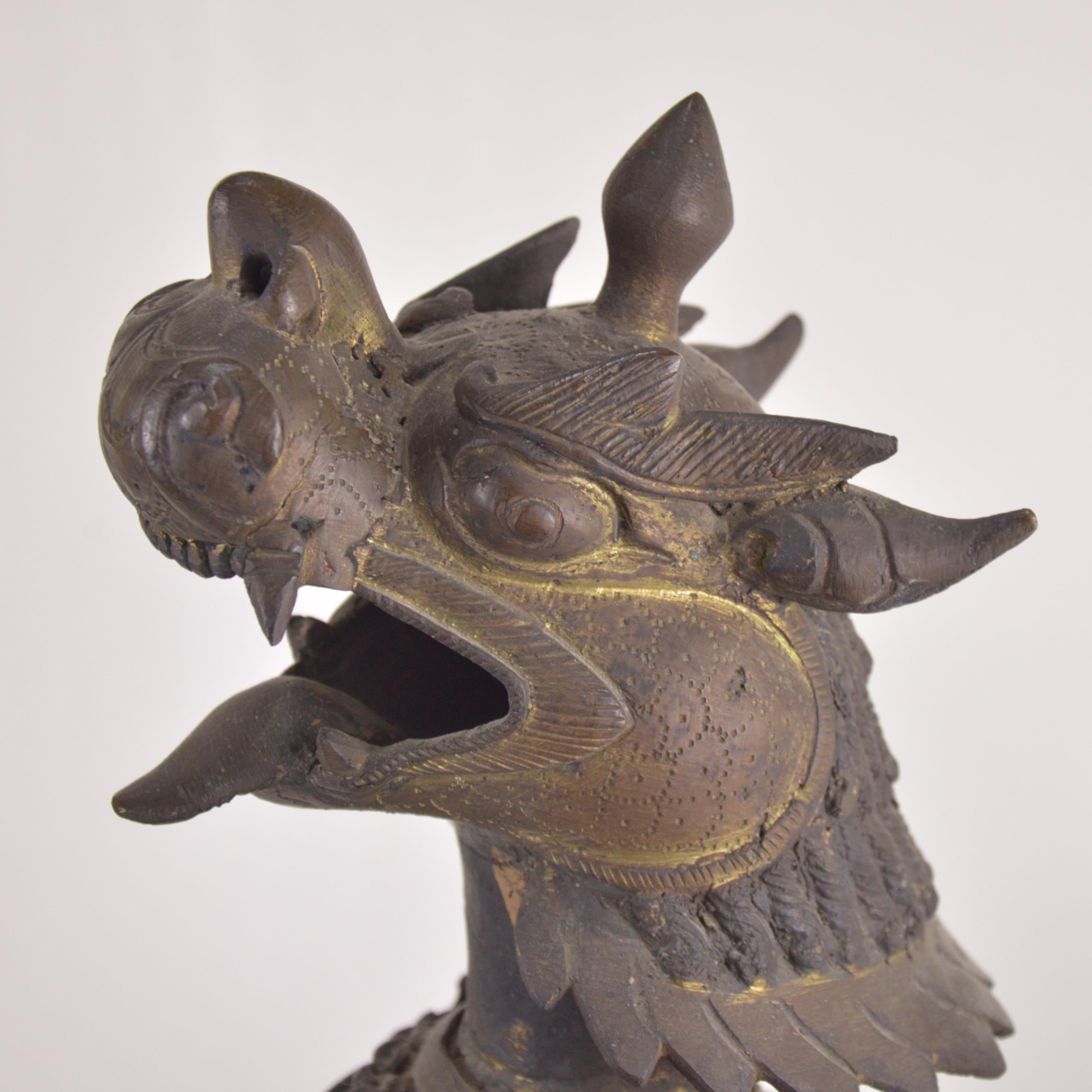 Asian metal sculpture representing Foo Lion (19. Jahrhundert) im Angebot