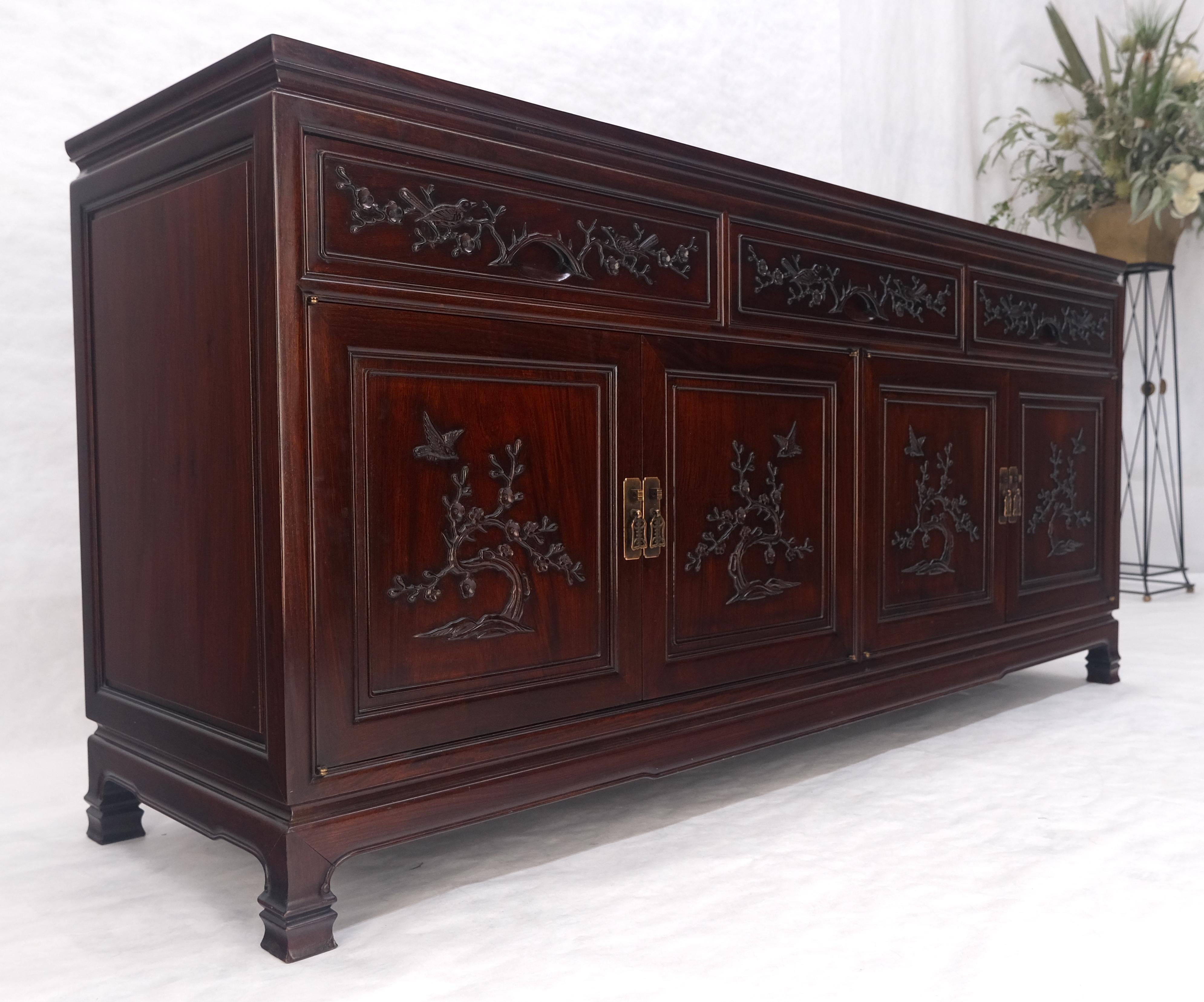 Crédence Asian Mid Century Modern sculptée 4 portes 3 tiroirs Teck massif foncé MINT en vente 5