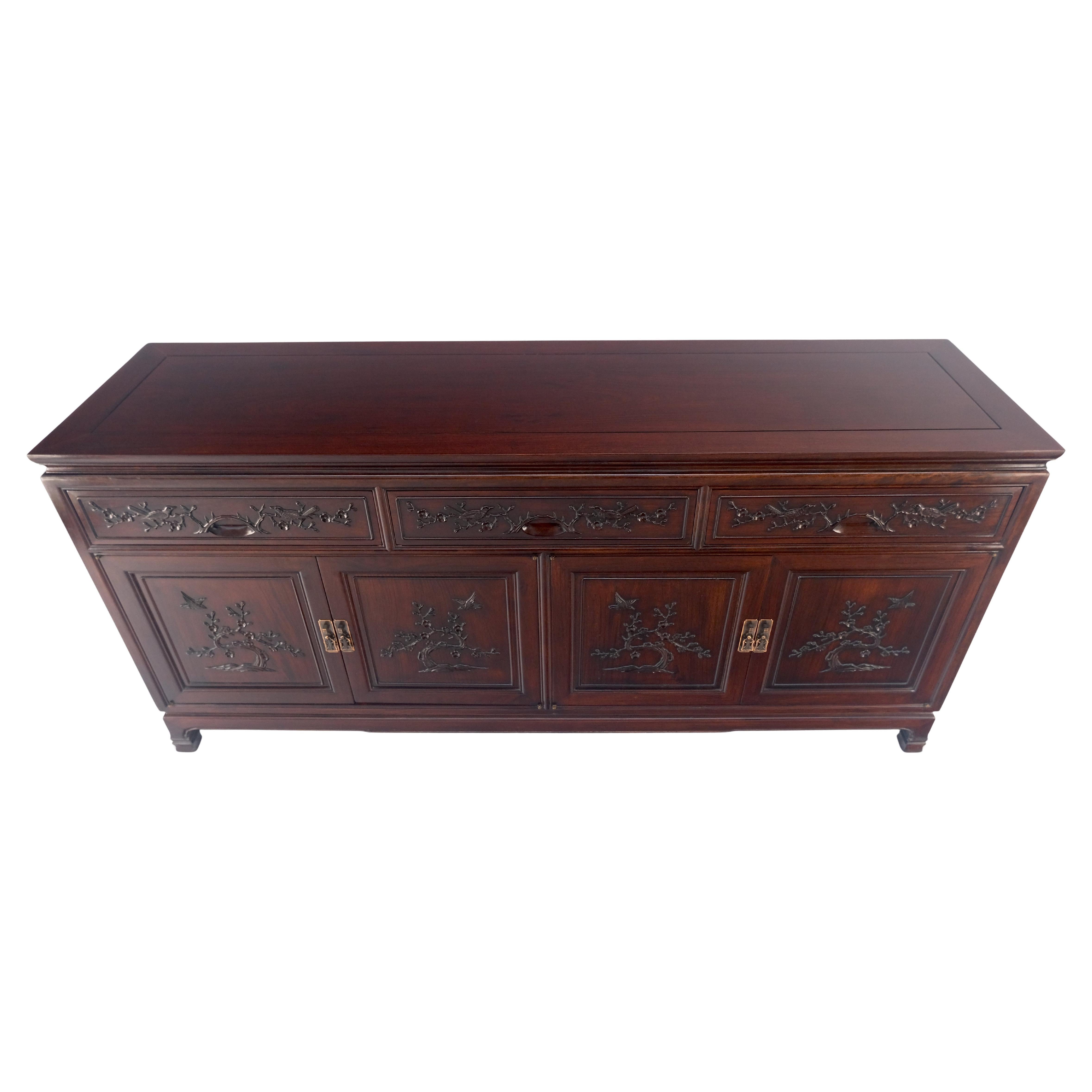 Mid-Century Modern Crédence Asian Mid Century Modern sculptée 4 portes 3 tiroirs Teck massif foncé MINT en vente