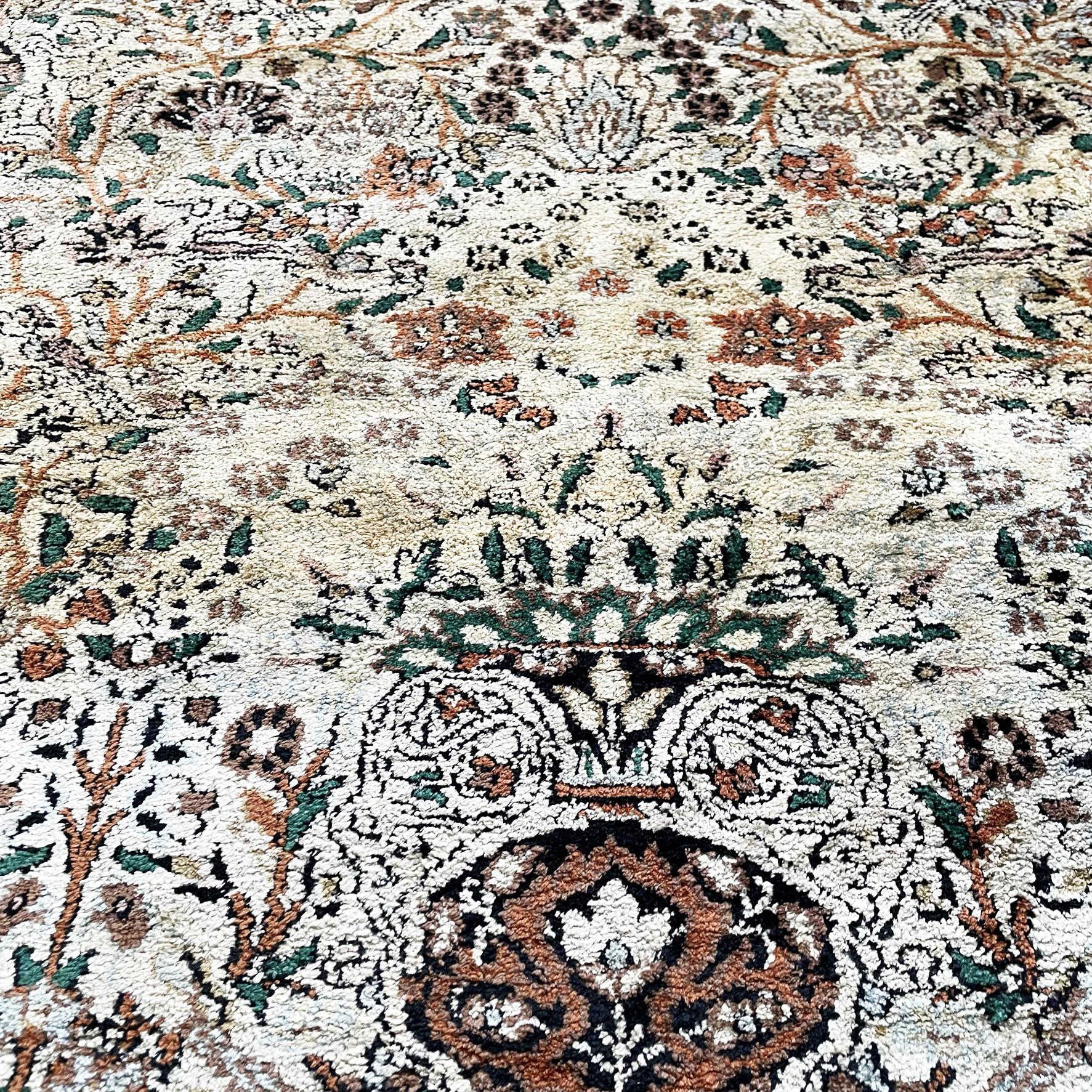 Tappeto persiano Asian Modern di metà secolo in tessuto beige rosso nero, anni '50 in vendita 1