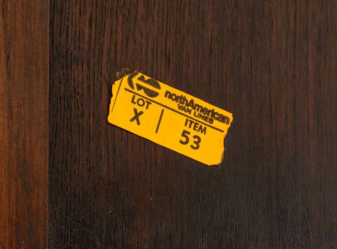 Credenza asiatica moderna in mogano con montatura in ottone in vendita 3