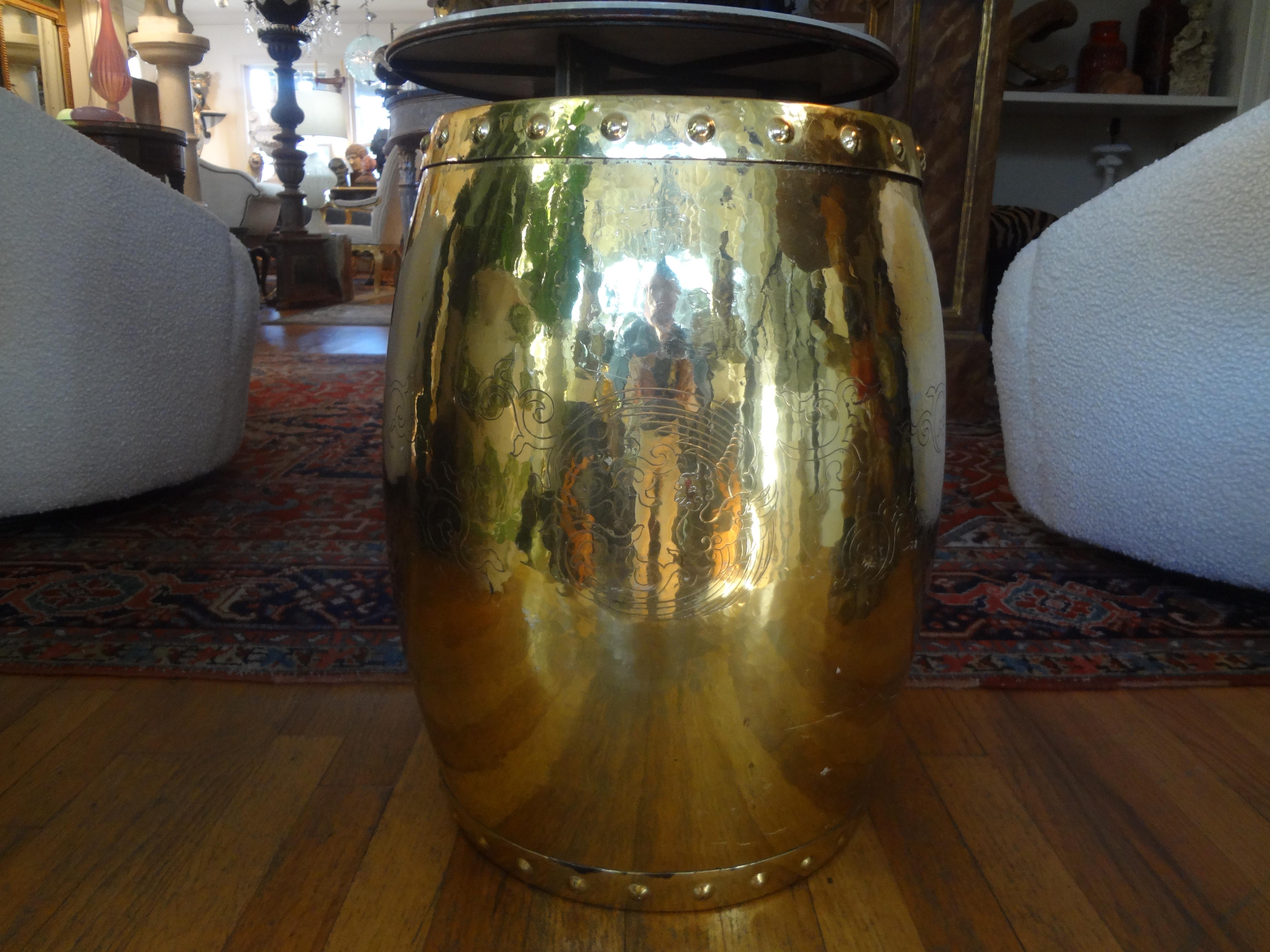 Asian Modern brass table or garden seat. This stunning Chinese midcentury polished brass Hollywood Regency garden seat has a decorative etched design and a removable lid for storage. This listing is for a single item, NOT a pair.