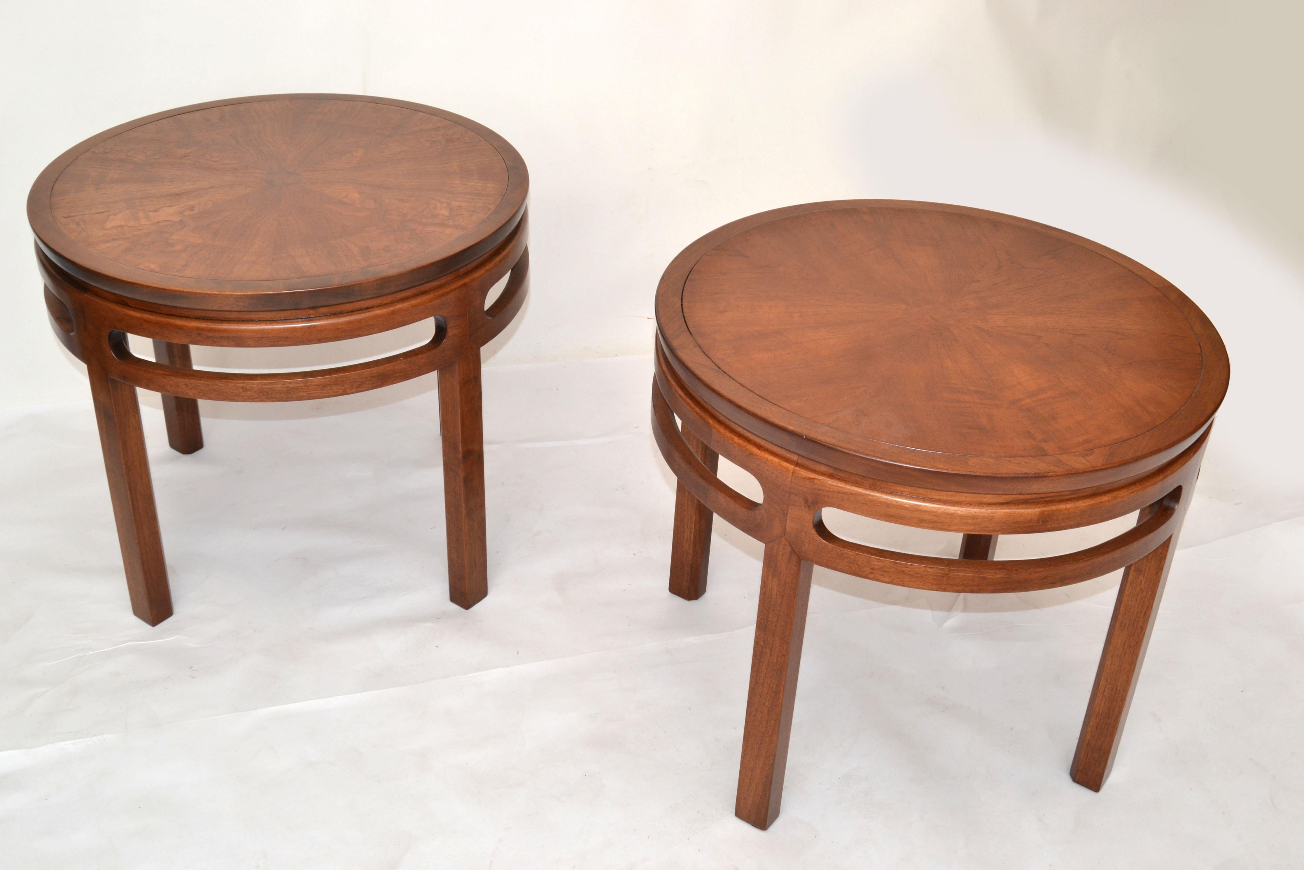 Fait main Asian Modern Far East Collection Table ronde Michael Taylor Baker Furniture Pair en vente