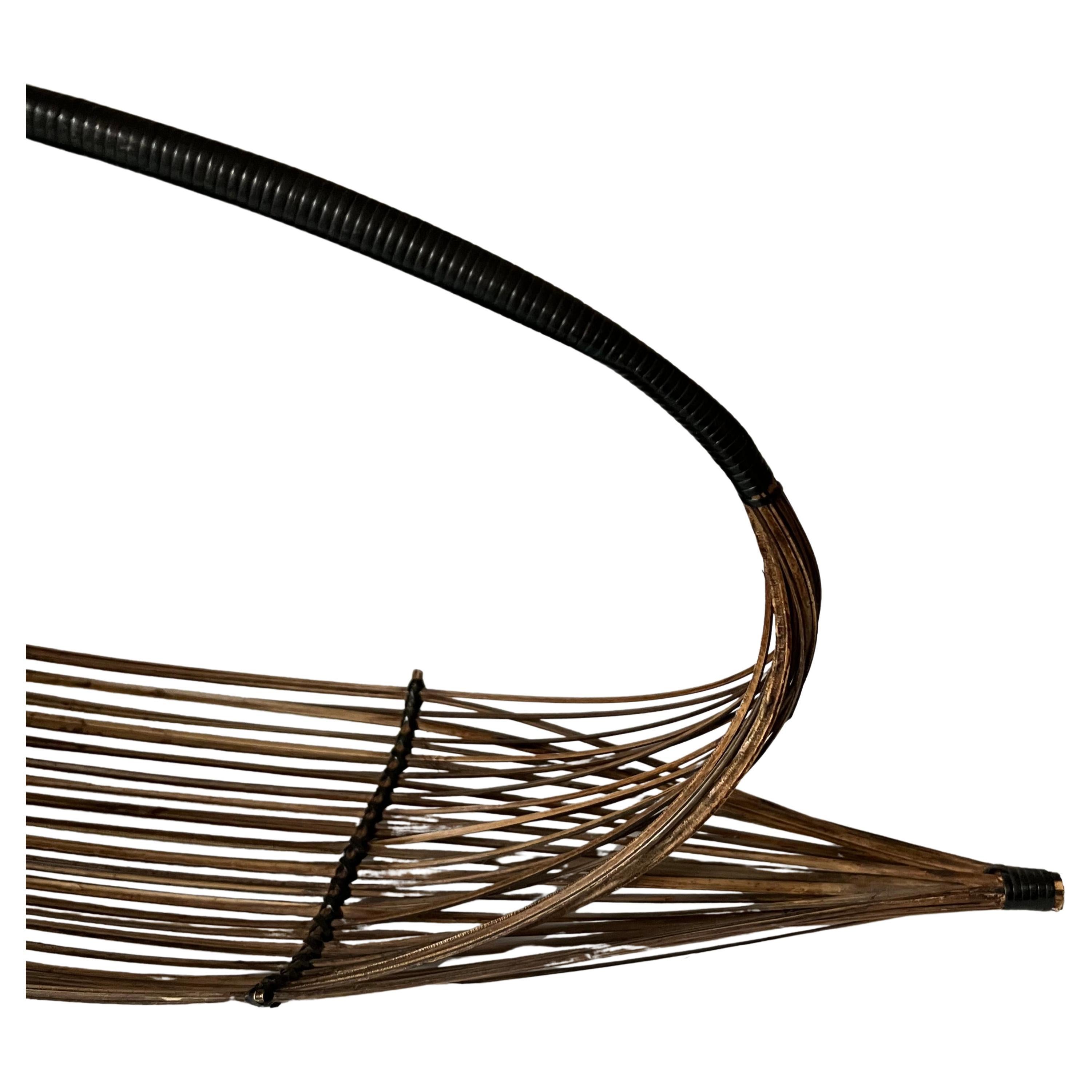 Asian Modern Handmade Willow and Cane Canoe Basket with Handle (Japanisch) im Angebot