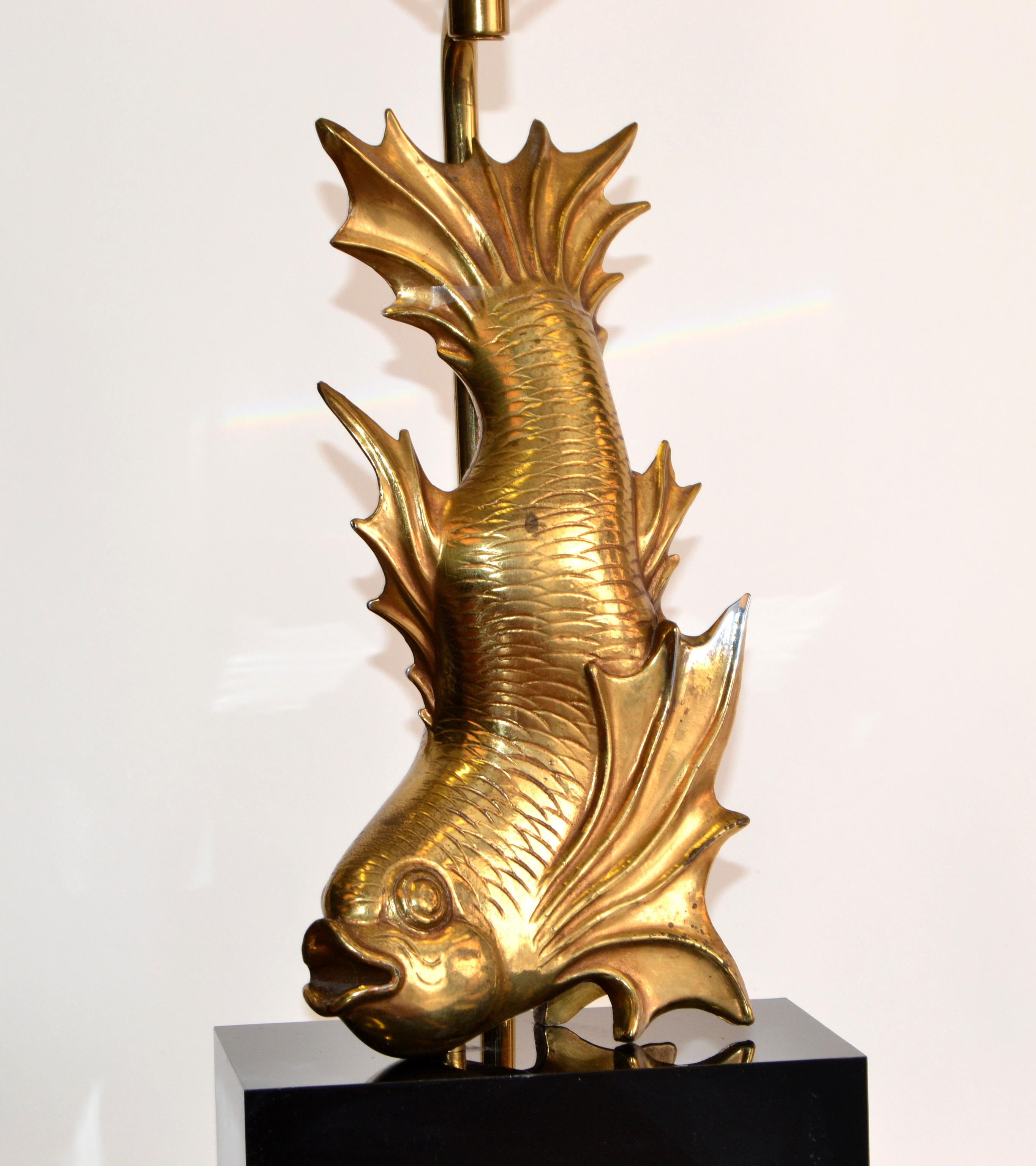 Beveled Asian Modern Japanese Brass Dragon Cast Koi Fish Sculptural Table Lamp On Lucite For Sale