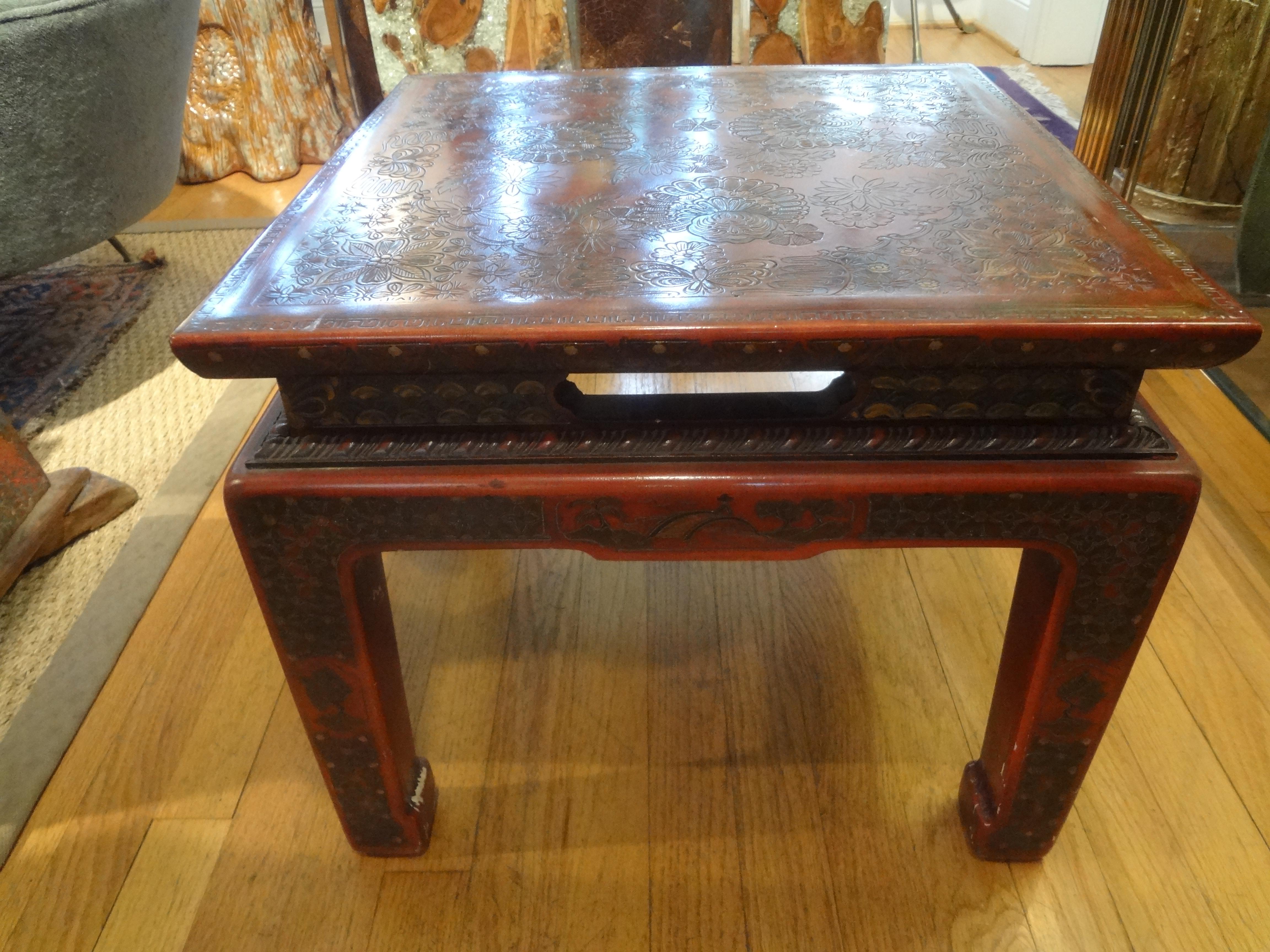 Table carrée laquée asiatique moderne John Widdicomb avec décoration incisée Bon état - En vente à Houston, TX