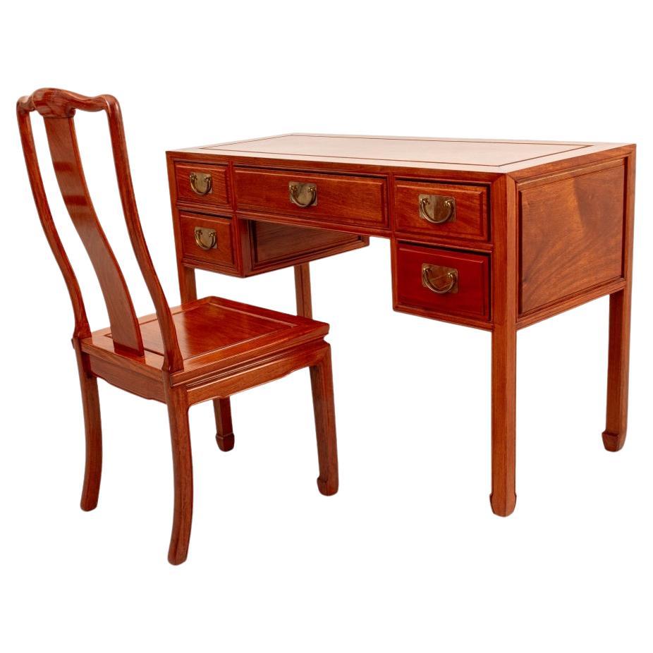 Scrivania e sedia in noce in stile Asian Modern