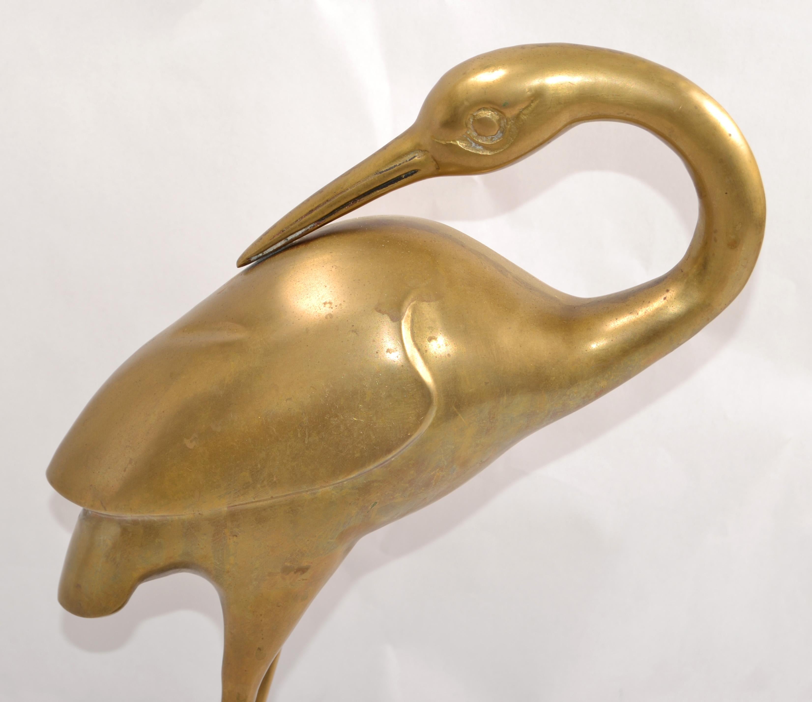 Asian Modern Stylized Bronze Handmade Crane Heron Sculpture Round Marble Base in vendita 2