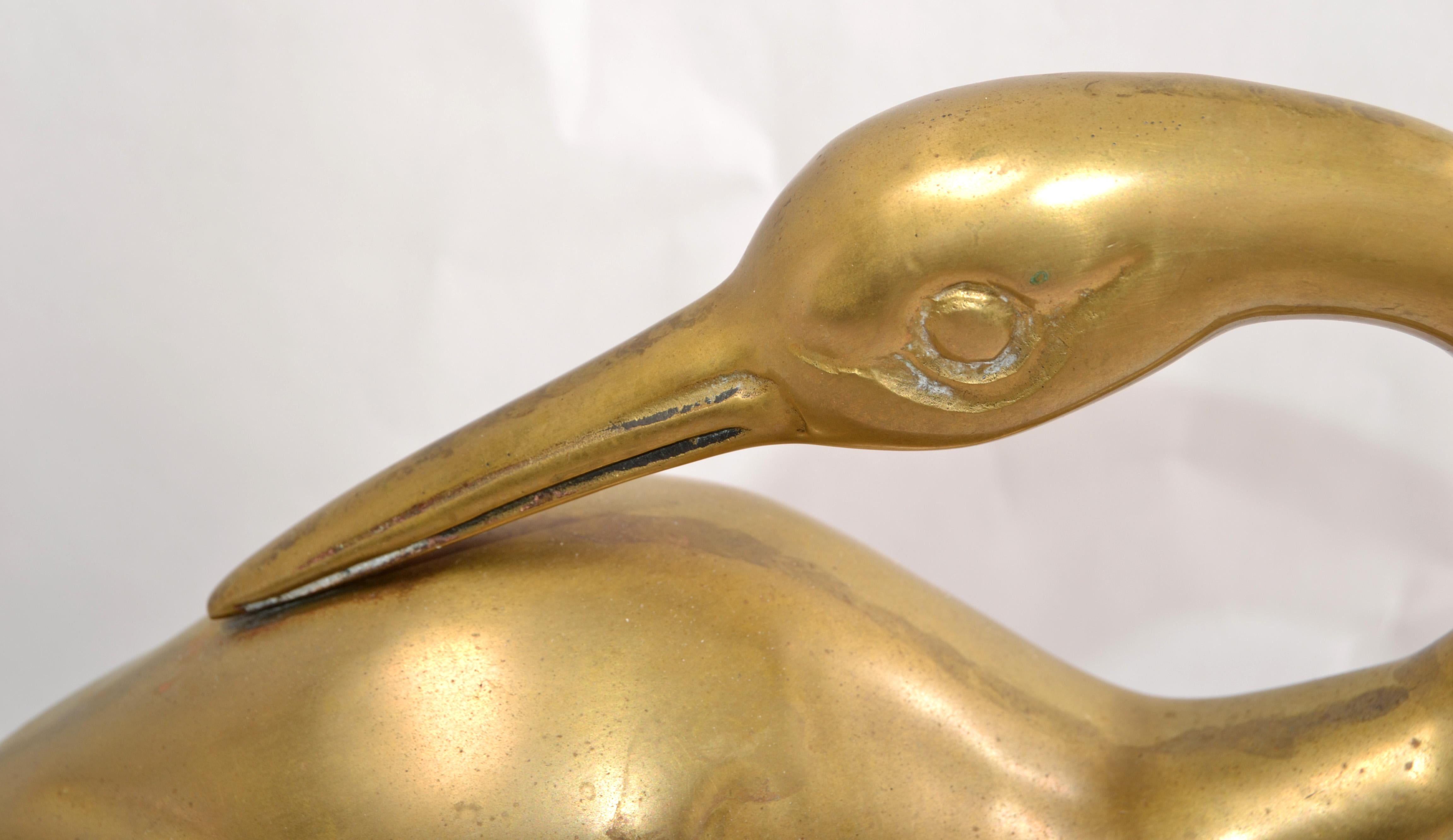 Asian Modern Stylized Bronze Handmade Crane Heron Sculpture Round Marble Base in vendita 3