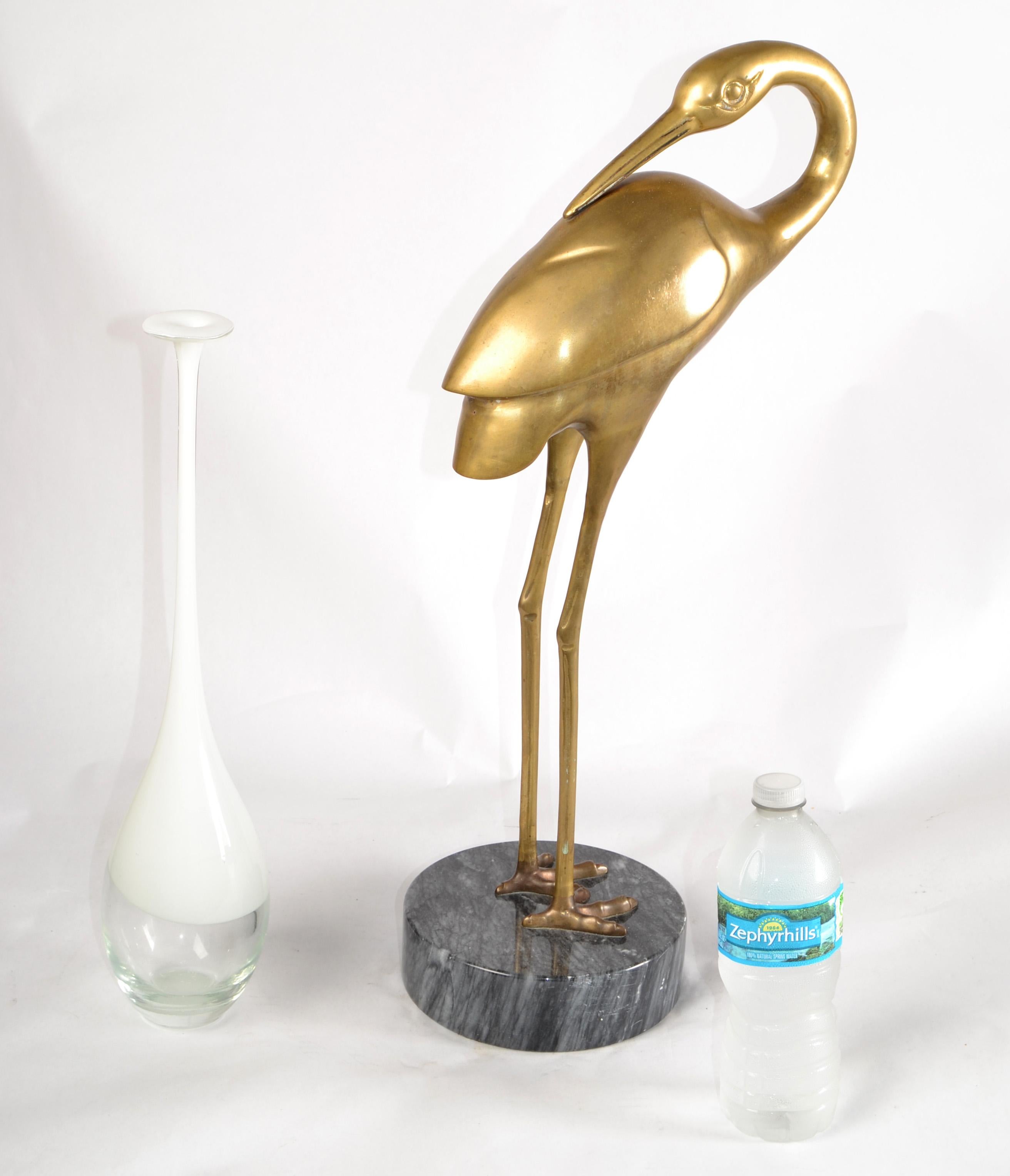 Intagliato a mano Asian Modern Stylized Bronze Handmade Crane Heron Sculpture Round Marble Base in vendita