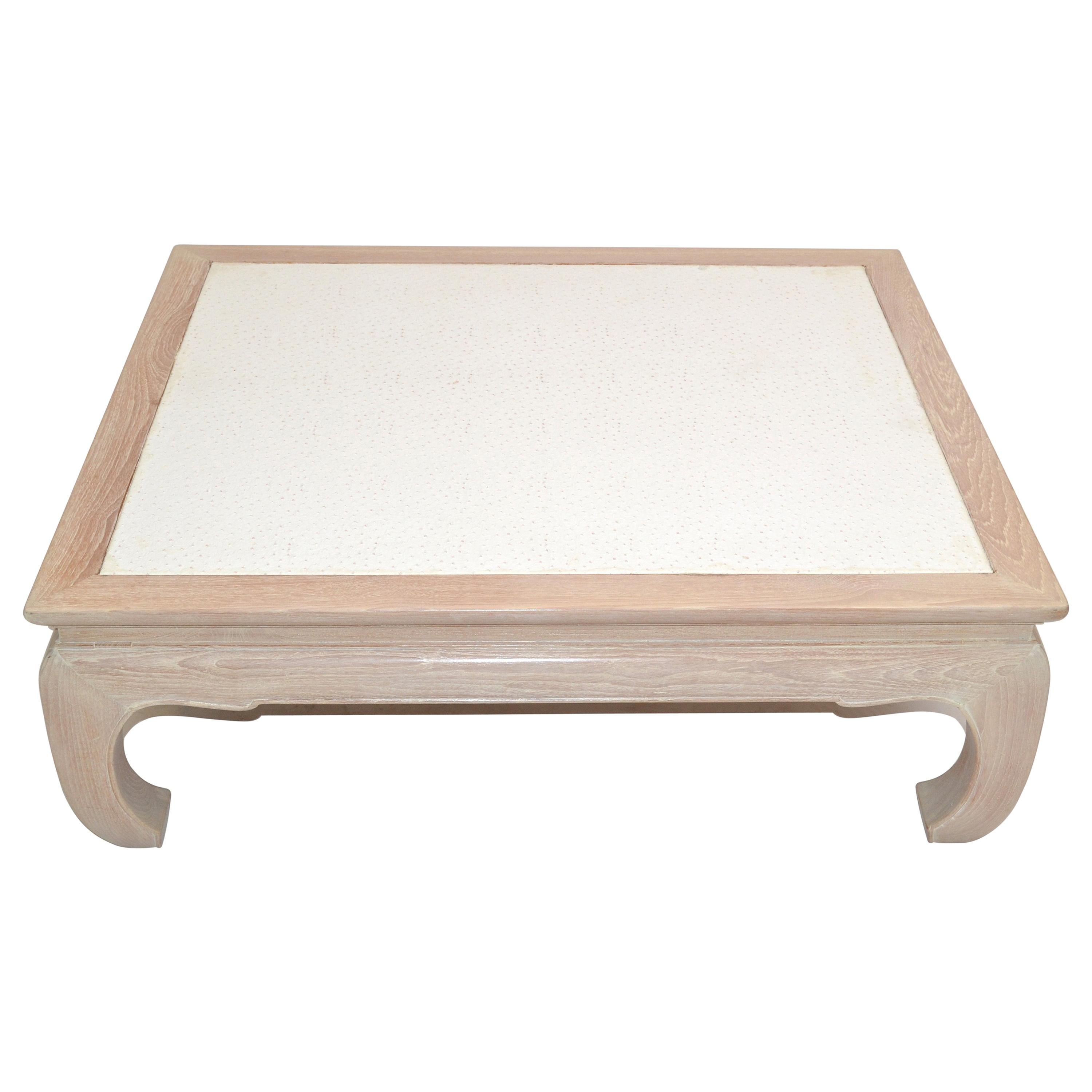 Table basse moderne asiatique en chêne blanchi blanc avec plateau en fausse autruche Chinoiserie, années 1970 en vente