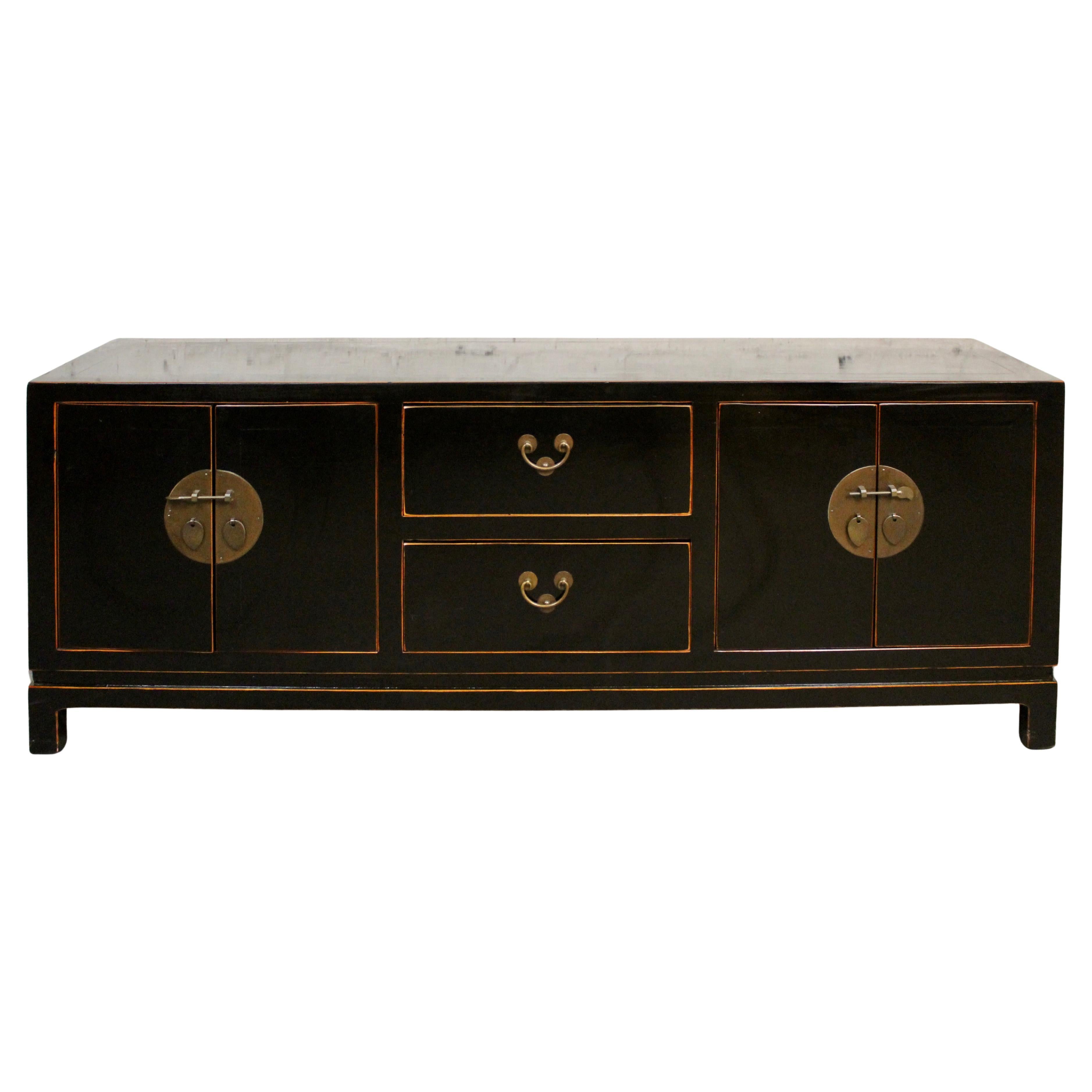 Konsolenschrank mit asiatischen Motiven, lackiert