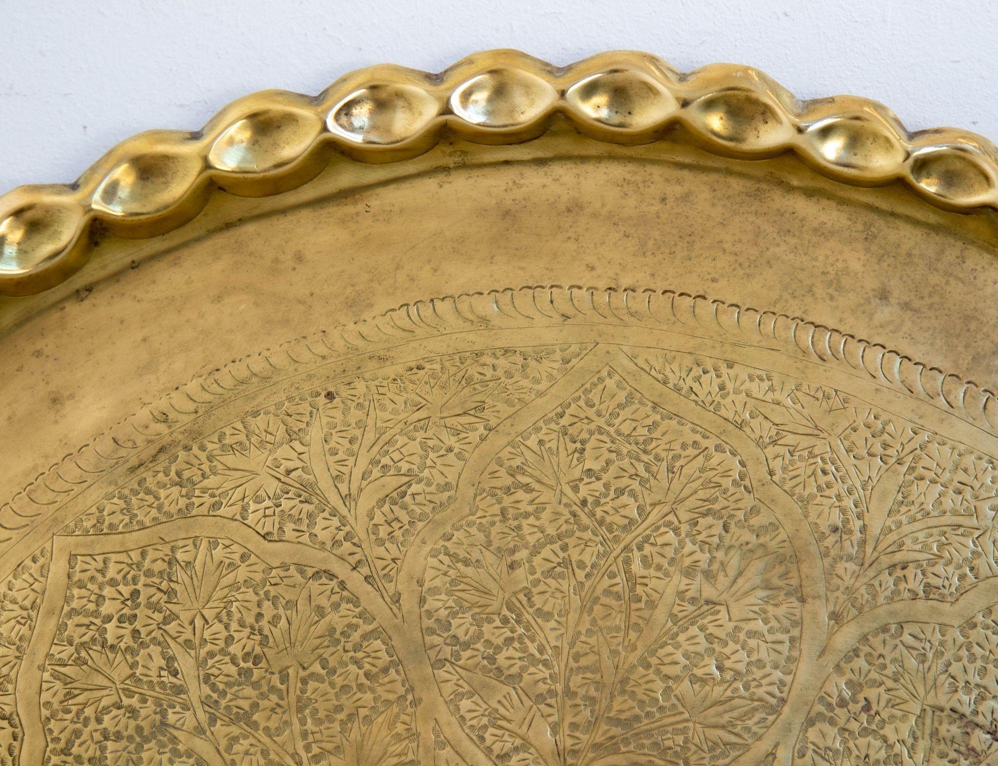 20th Century Asian Mughal Rajasthani Large Polished Round Brass Tray with Crest Edges 30 in. For Sale