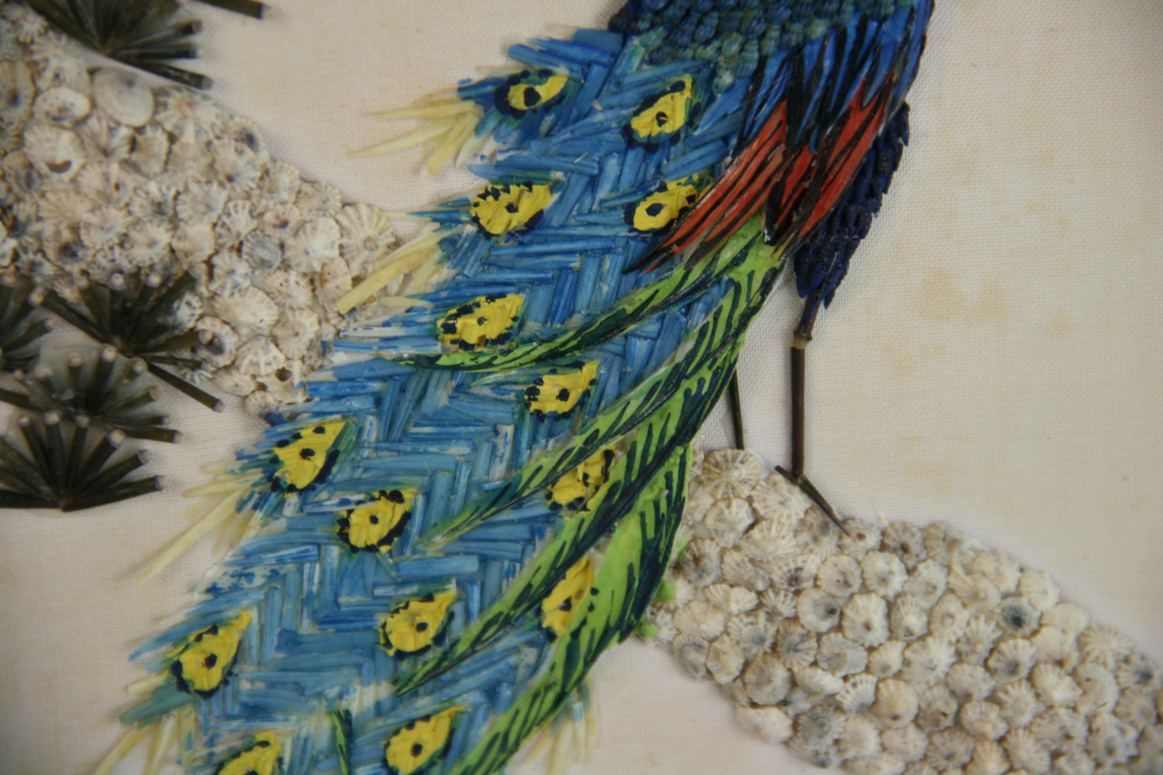 Paon asiatique Hand Made avec coquillages et graines    Décoration murale 1940 en vente 4