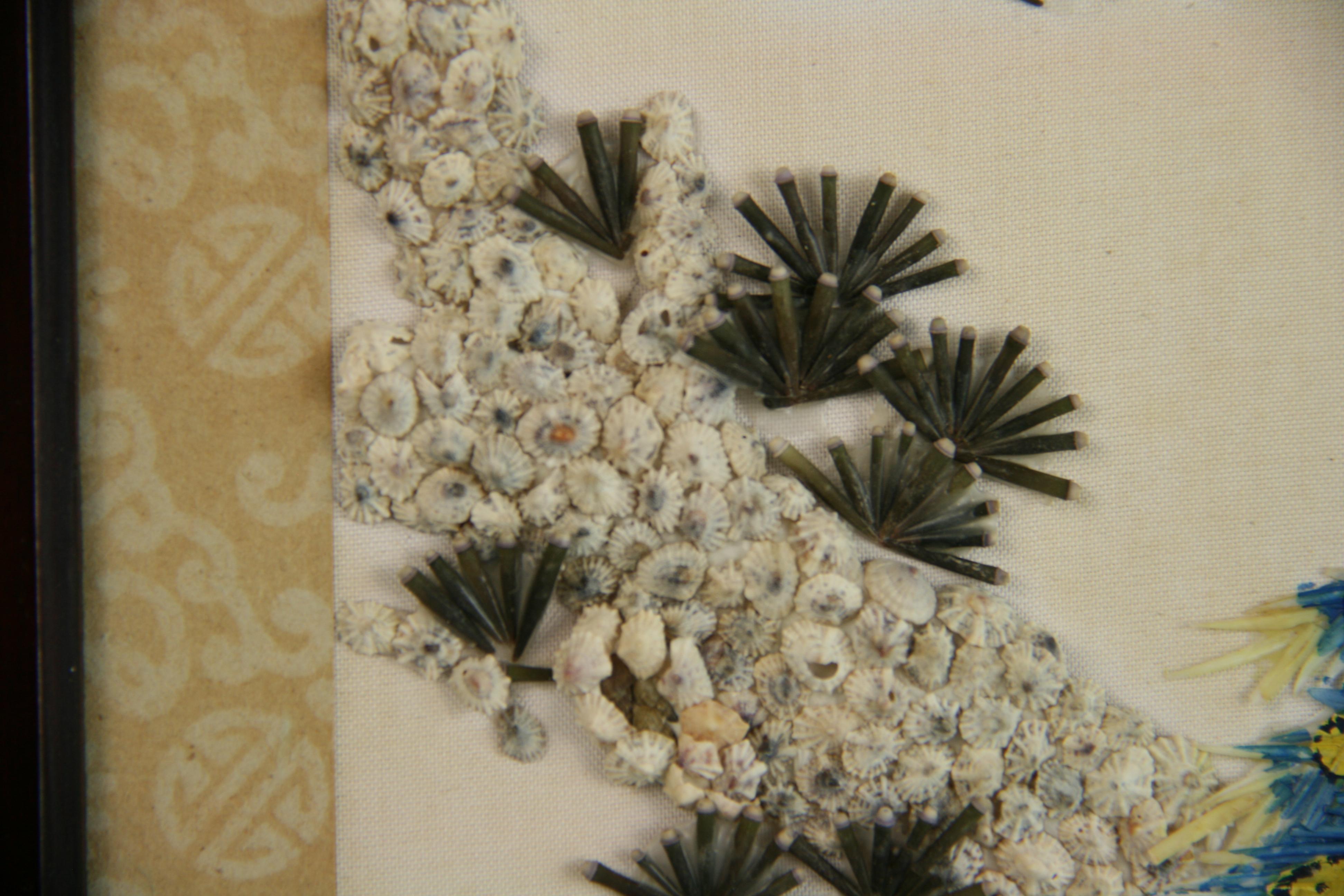 Paon asiatique Hand Made avec coquillages et graines    Décoration murale 1940 en vente 6