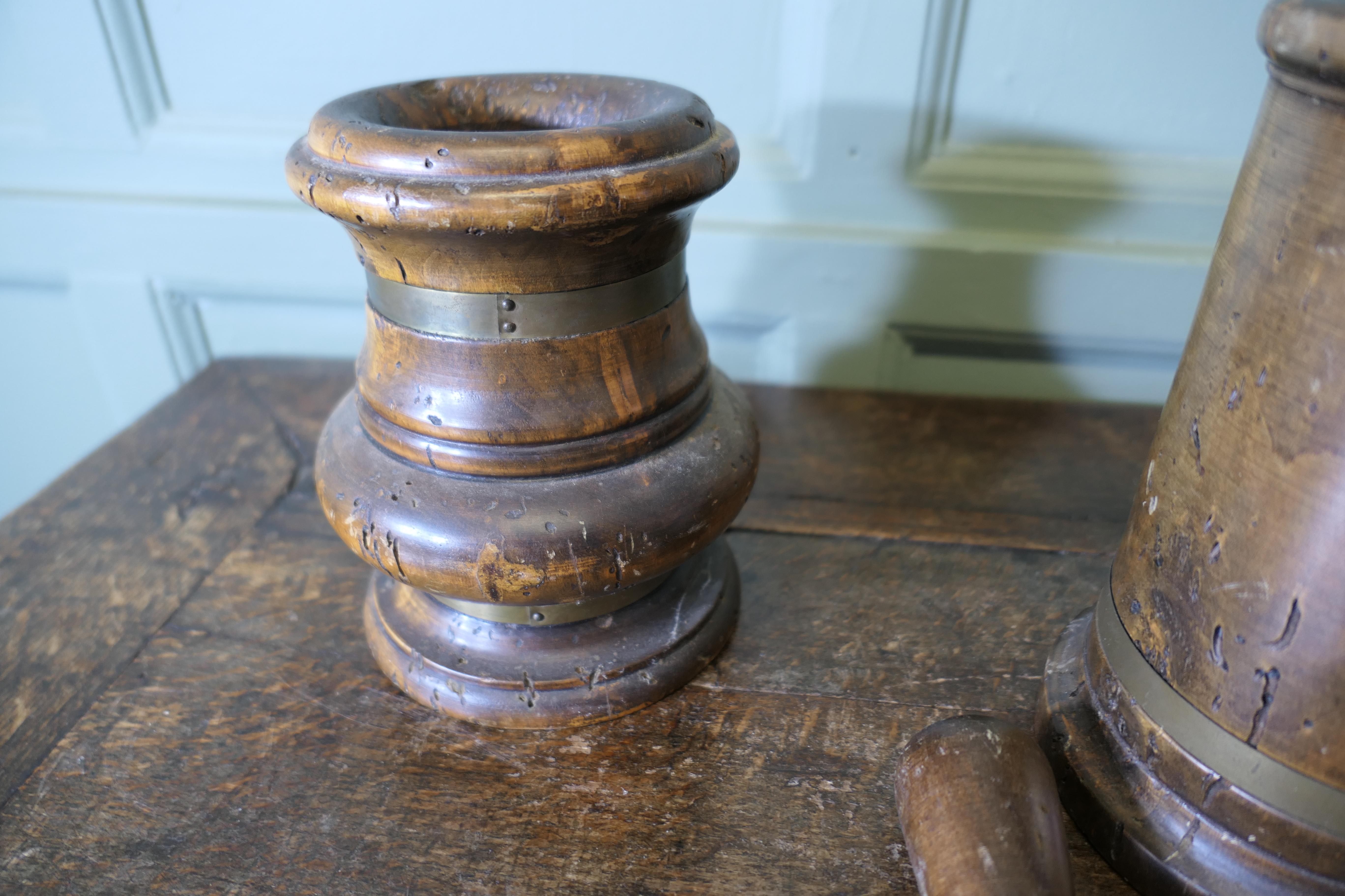 Legno Pestello e mortaio asiatici e vaso da farmacia in vendita