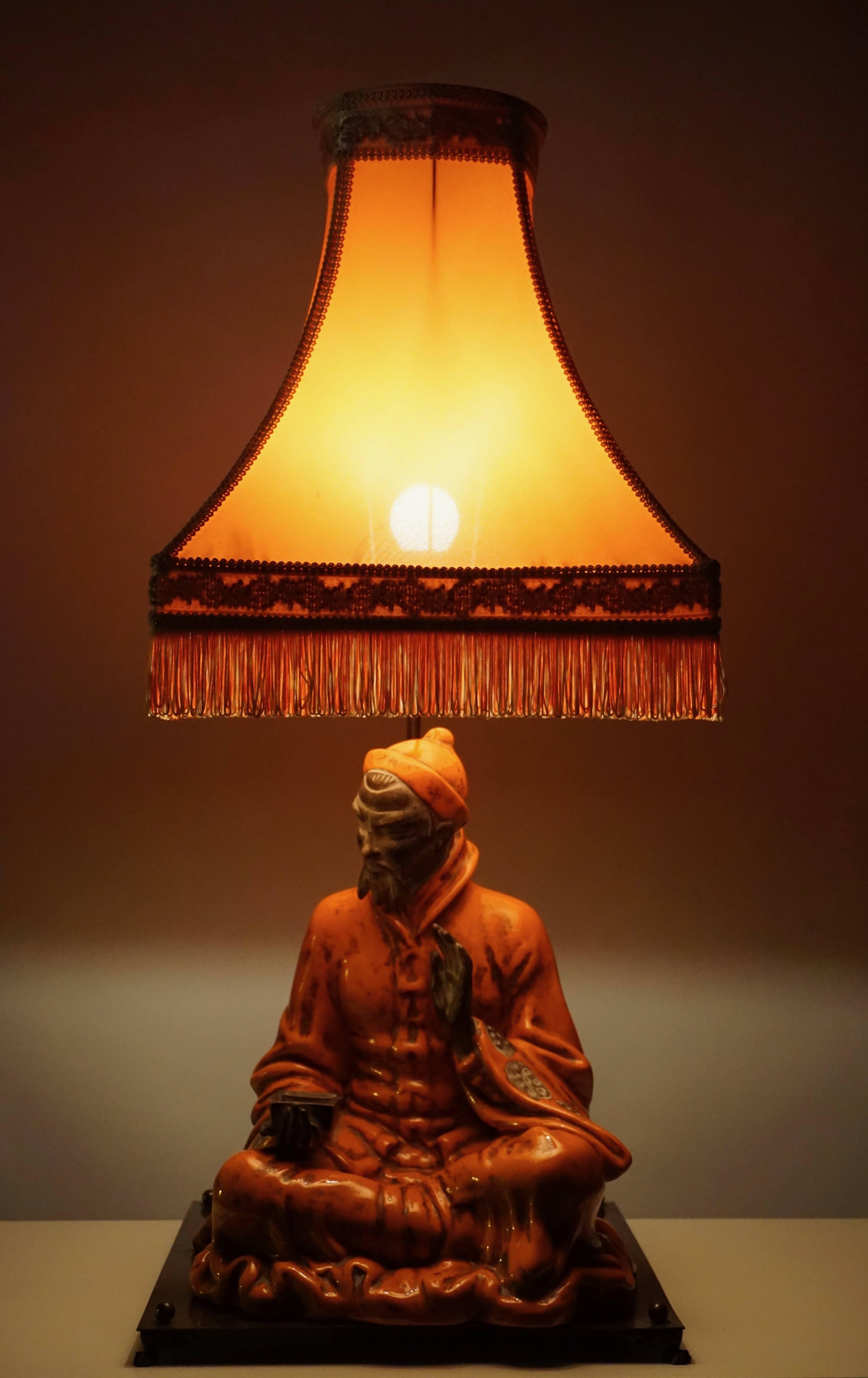 Hollywood Regency Lampe de table philosophe asiatique en vente