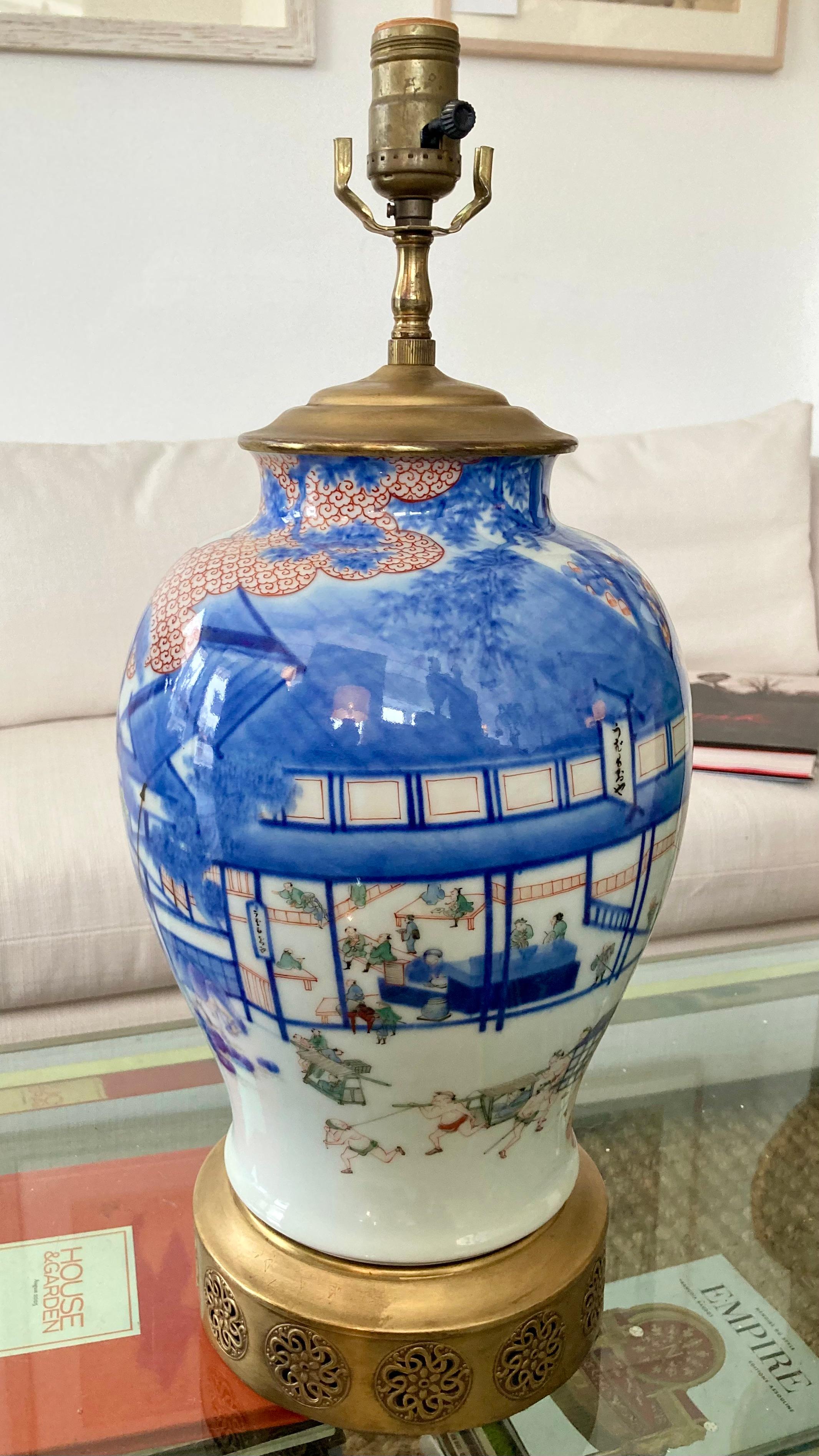 Chinois Lampe de table asiatique en porcelaine en vente