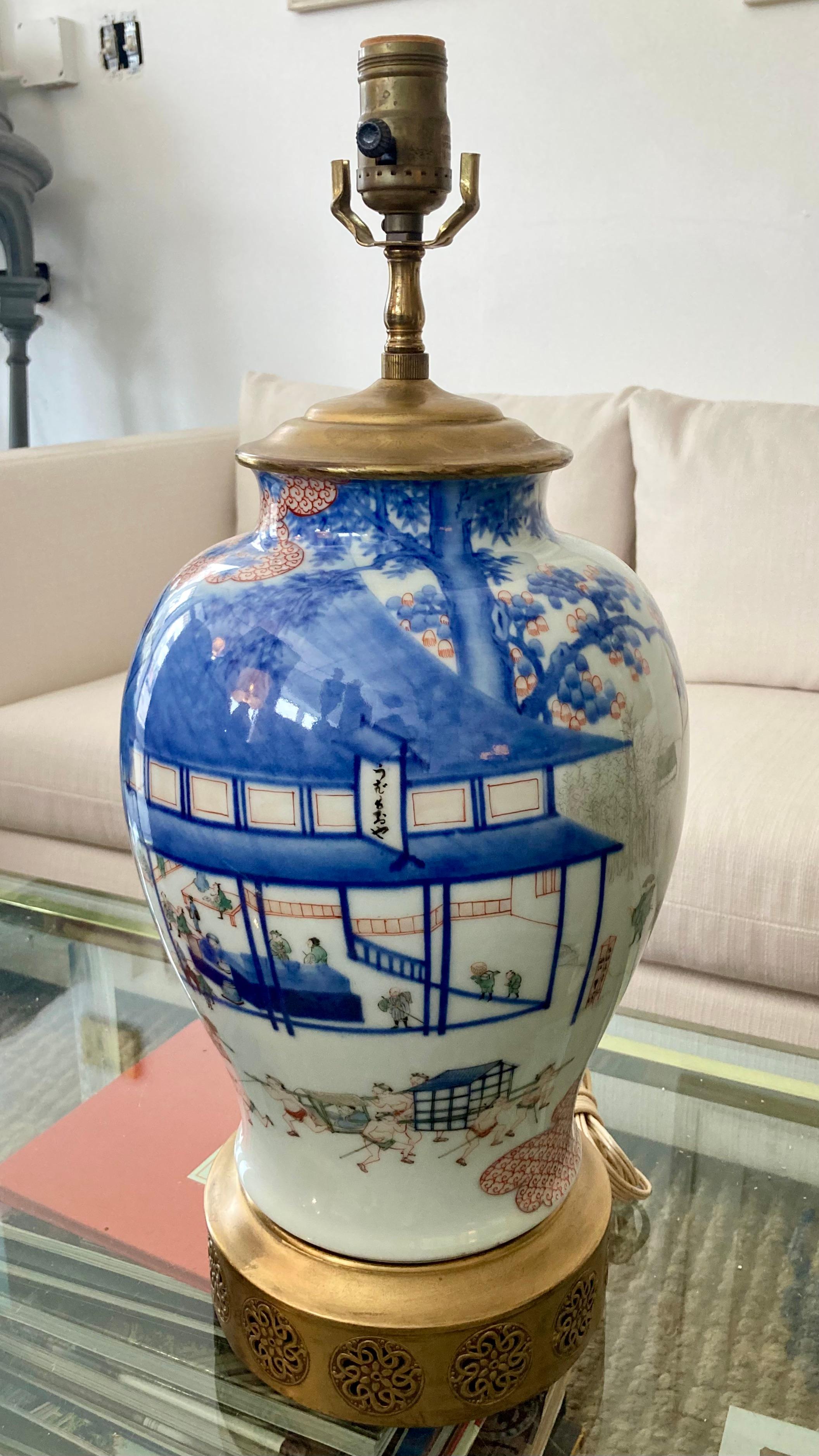 Milieu du XXe siècle Lampe de table asiatique en porcelaine en vente