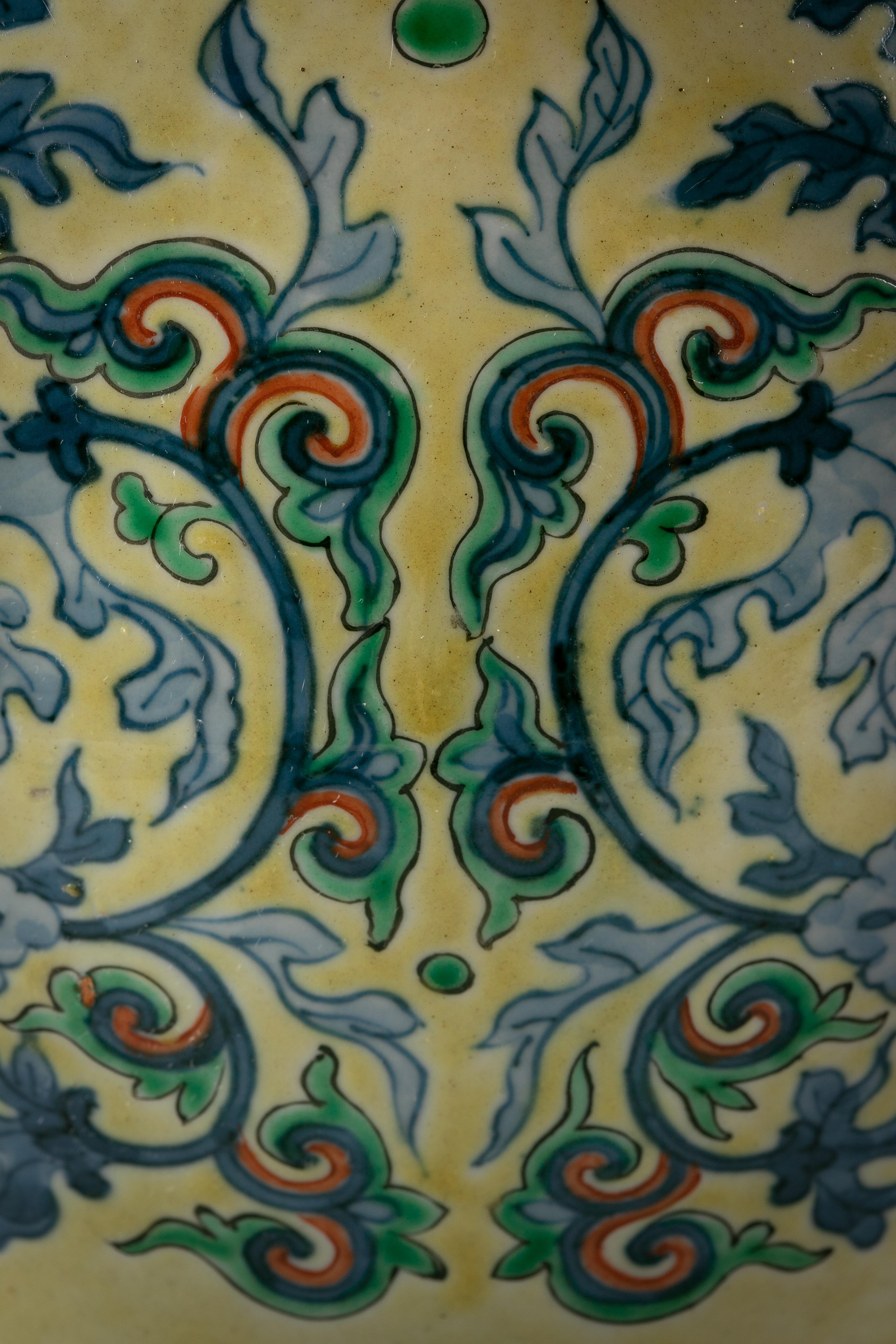 Asiatische Porzellanvase aus Asien, um 1920 im Zustand „Gut“ im Angebot in New York, NY