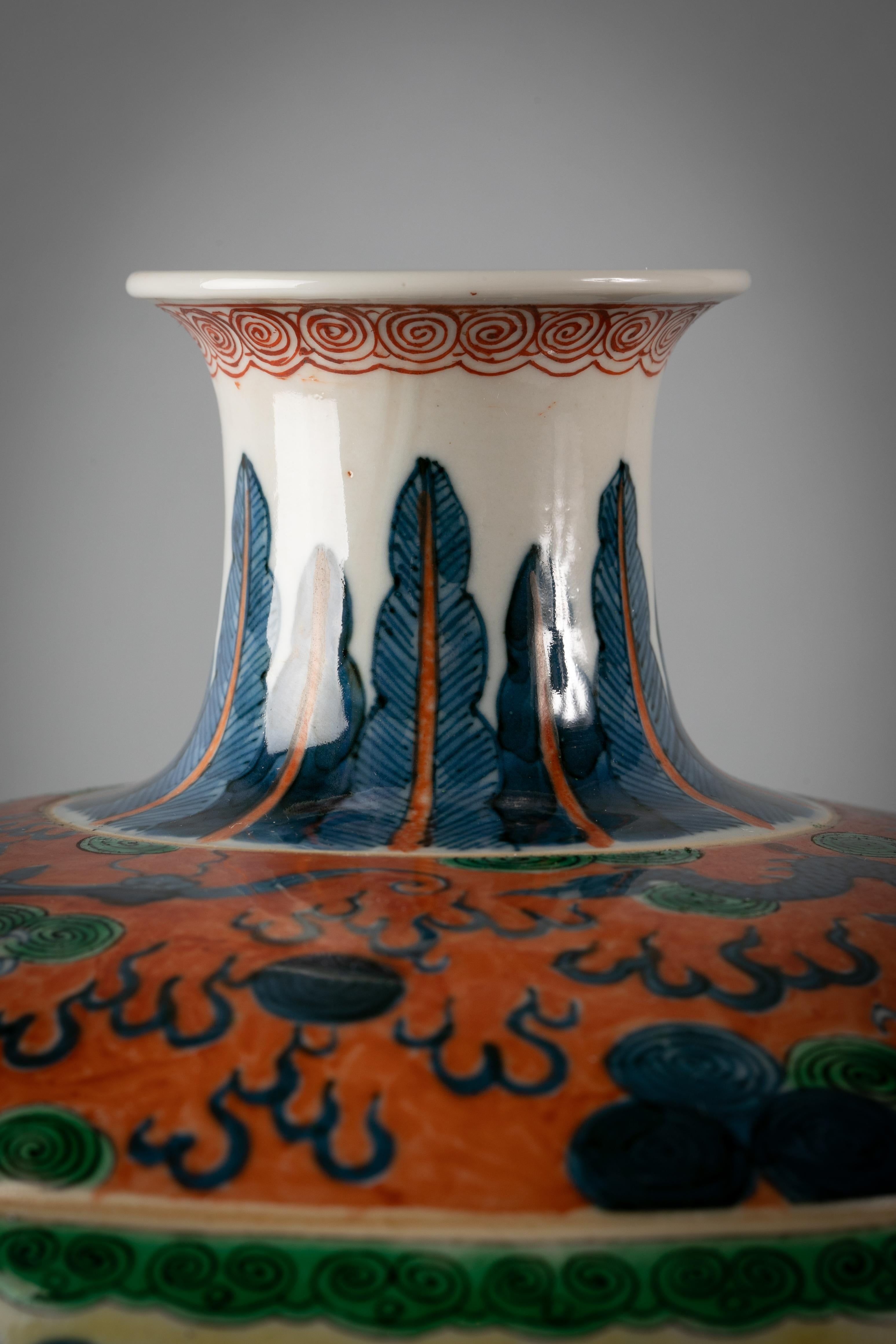 Asiatische Porzellanvase aus Asien, um 1920 im Angebot 1