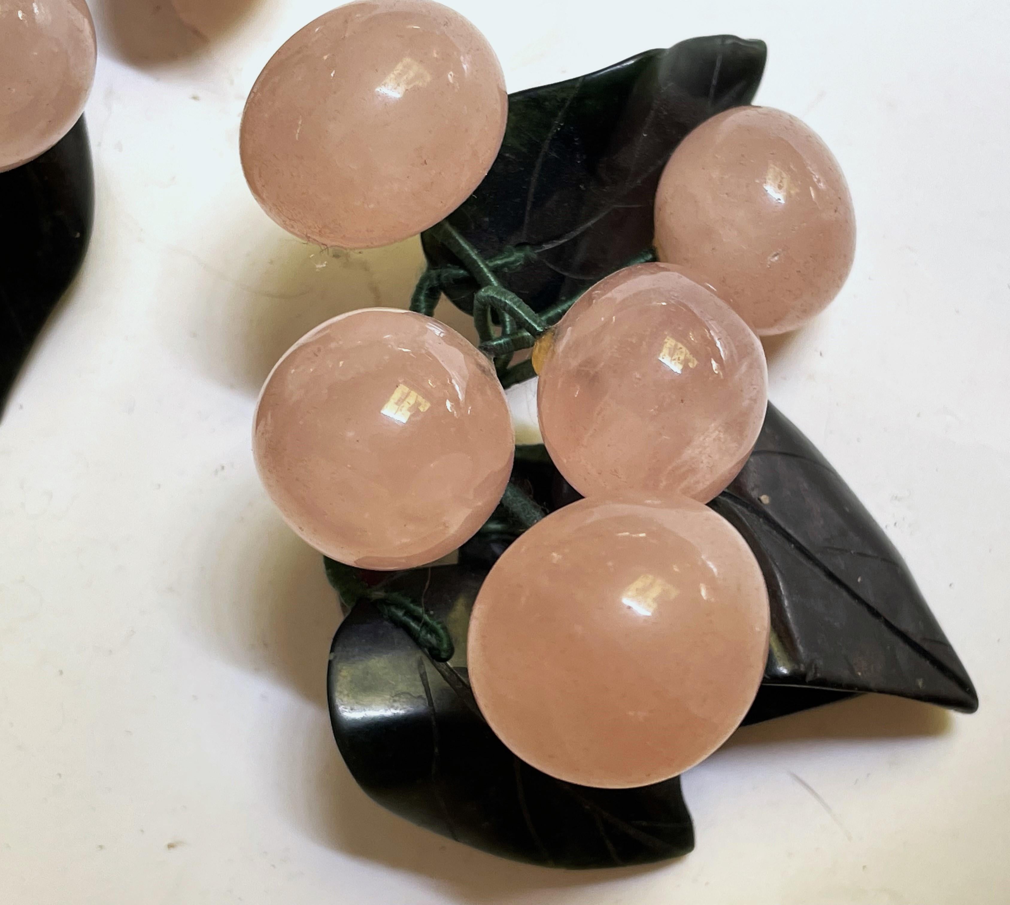 Cuarzo rosa asiático Racimos de cerezas Hojas de jade Fruta de piedra dura Pareja Chino en venta