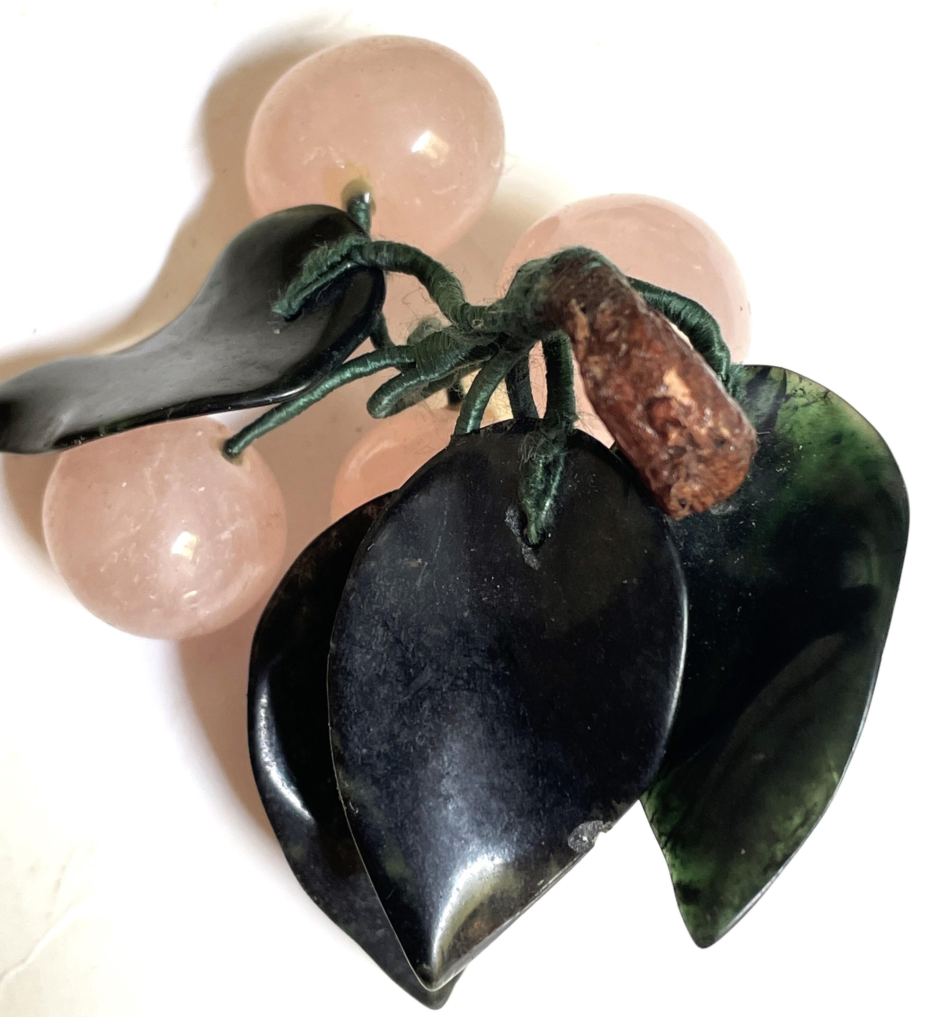 Cuarzo rosa asiático Racimos de cerezas Hojas de jade Fruta de piedra dura Pareja Tallado en venta