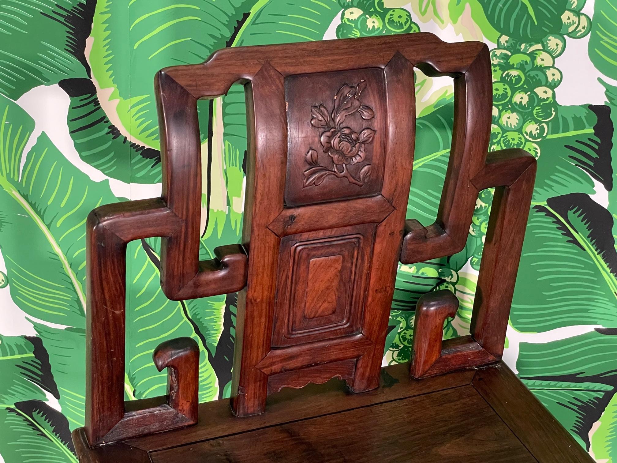Chaise à Scribes asiatique en bois de rose sculptée à la main 19ème siècle en vente 2