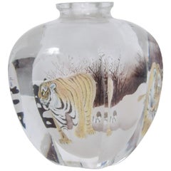 1970 Asian Scenic Siberian Tiger Art Glass Bottle (Bouteille d'art en verre)