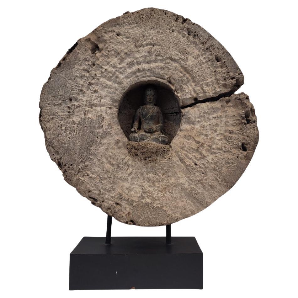 Asiatische Skulptur/Schnitzerei Buddha aus geschnitztem Holz