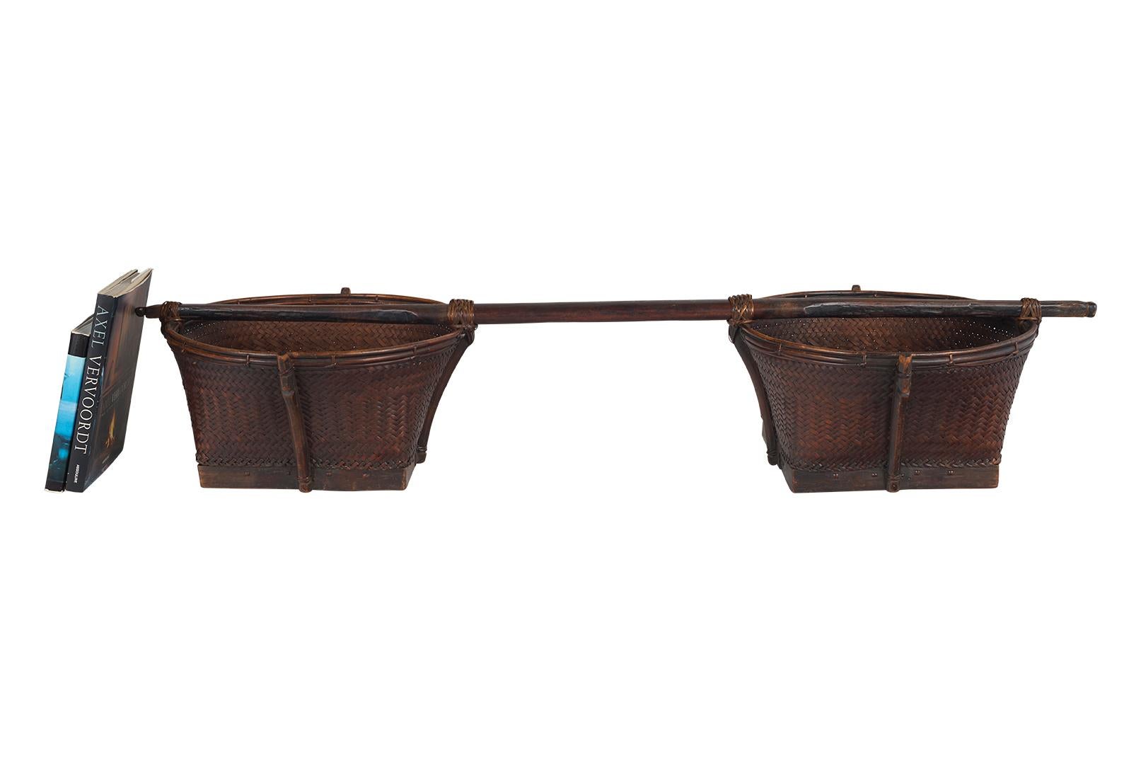 La Brendan Bass Estate Collection rende omaggio alla bellezza del vintage e dell'antiquariato. 
pezzi, ognuno dei quali nasconde ad arte infinite storie raccolte nel corso delle generazioni in cui sono esistiti.  Come estensione della collezione Le