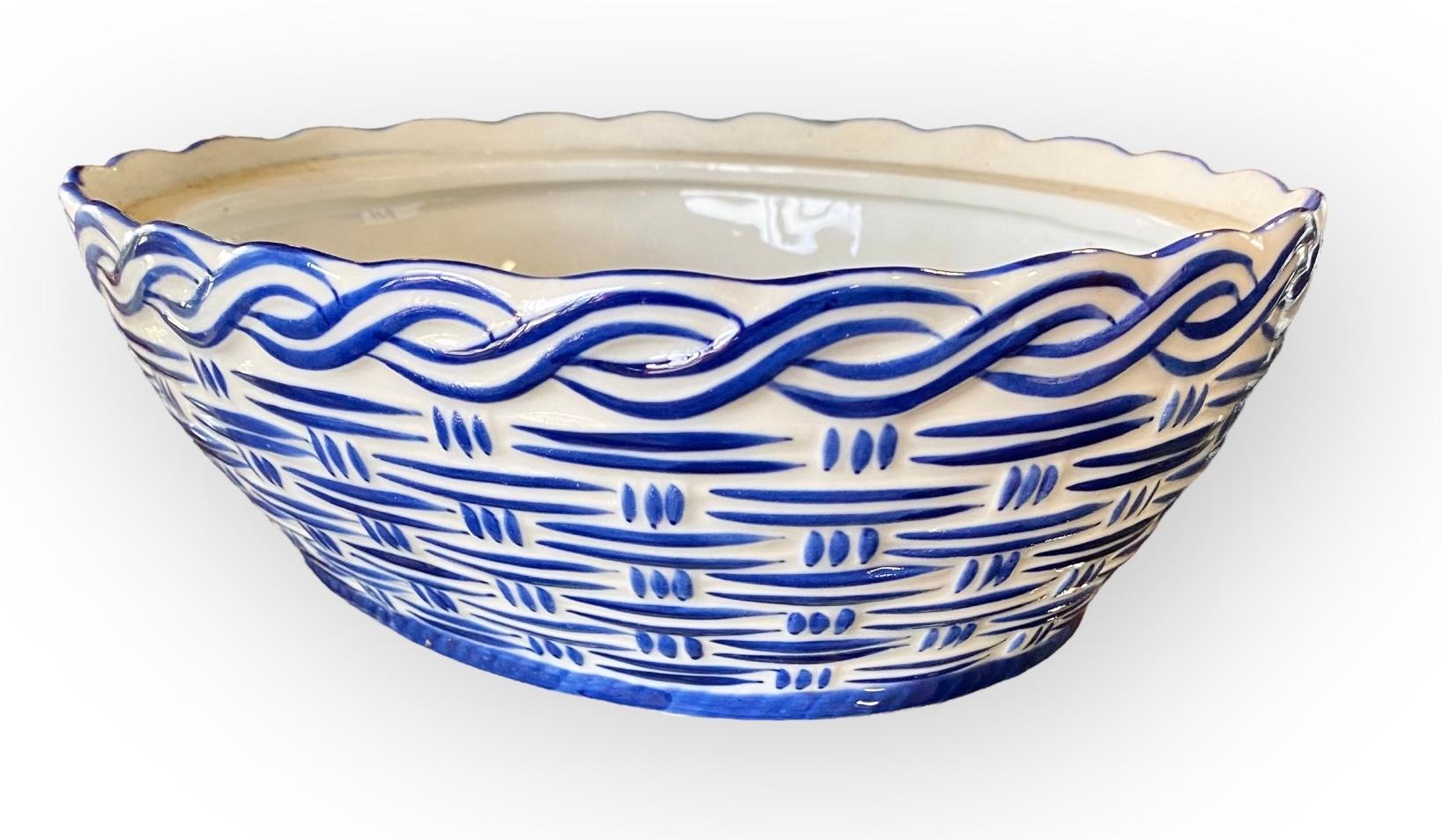 Asiatische Servierschale mit Hen-Deckel, hergestellt in Thailand 3