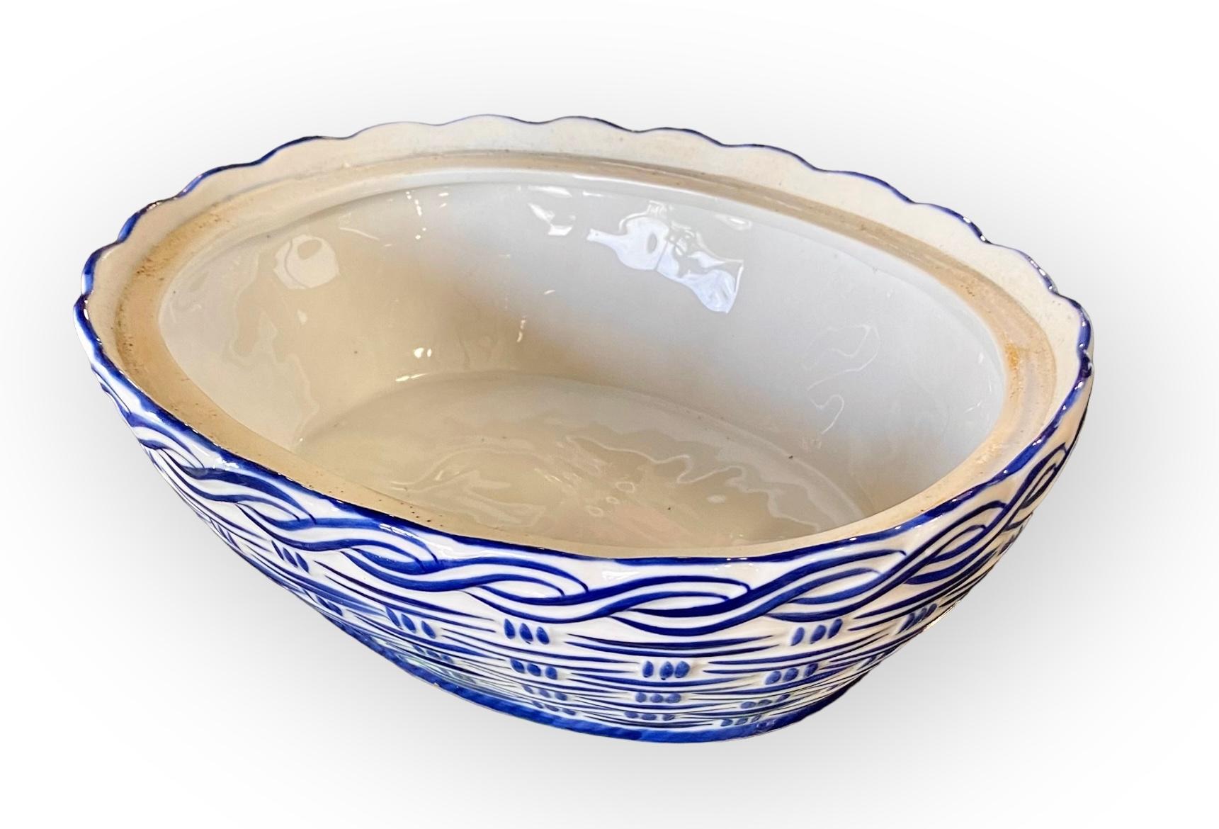 Asiatische Servierschale mit Hen-Deckel, hergestellt in Thailand (Thailändisch)