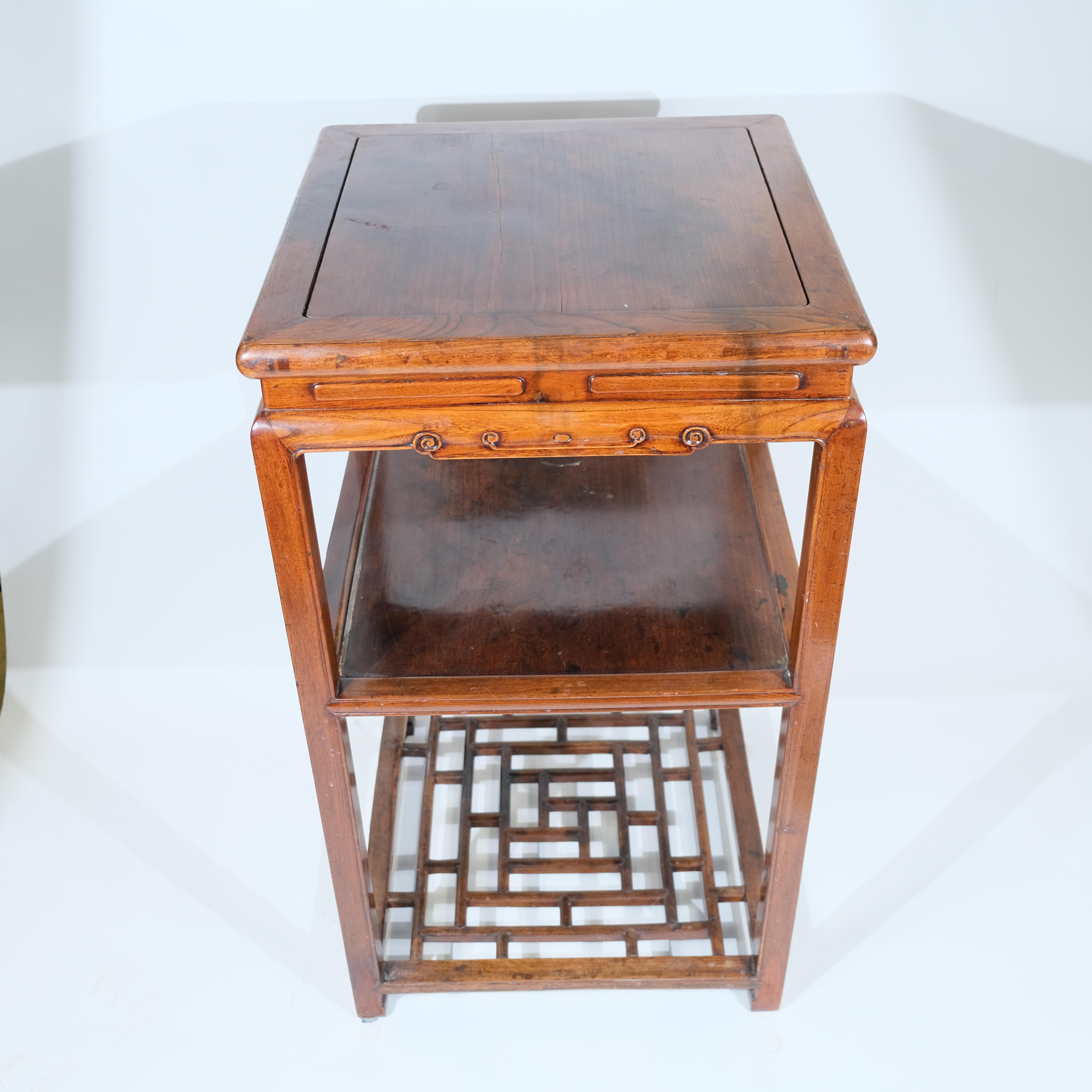 Asiatique Table haute carrée asiatique Bois de rose. en vente