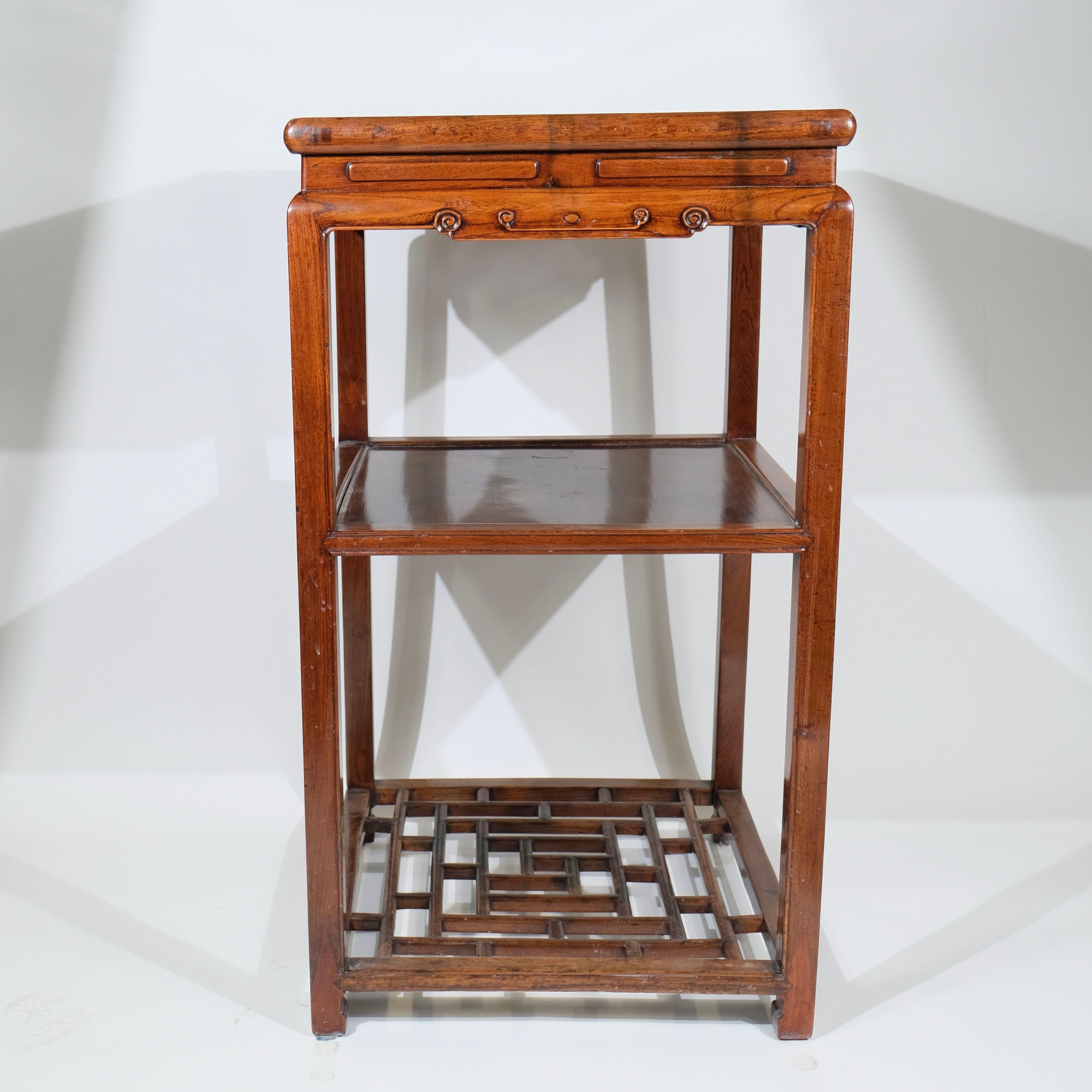 Table haute carrée asiatique Bois de rose. Bon état - En vente à Stockholm, SE
