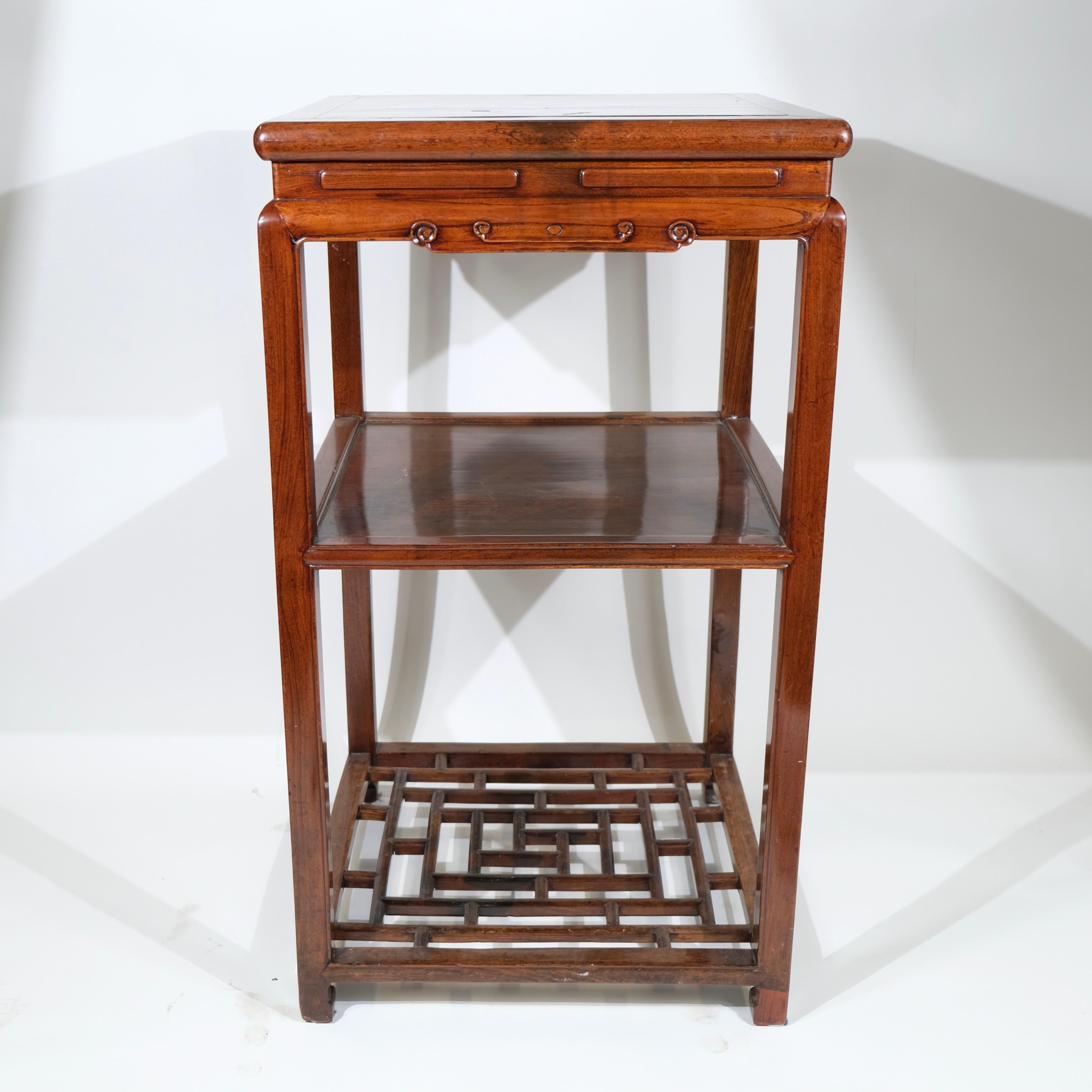 20ième siècle Table haute carrée asiatique Bois de rose. en vente