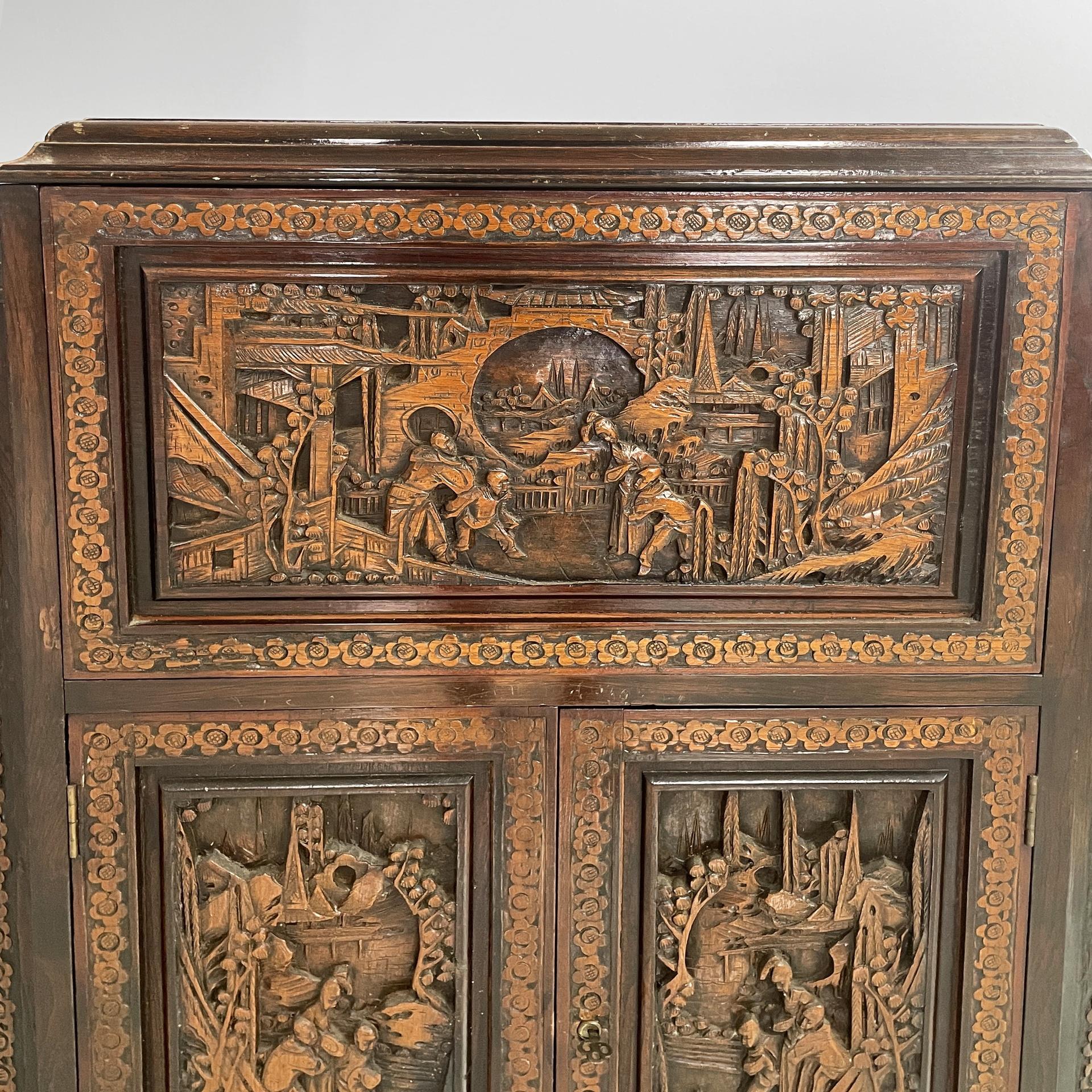 Mueble bar Art Decó de estilo asiático con incrustaciones de madera, años 30 en Bastante bueno estado para la venta en MIlano, IT